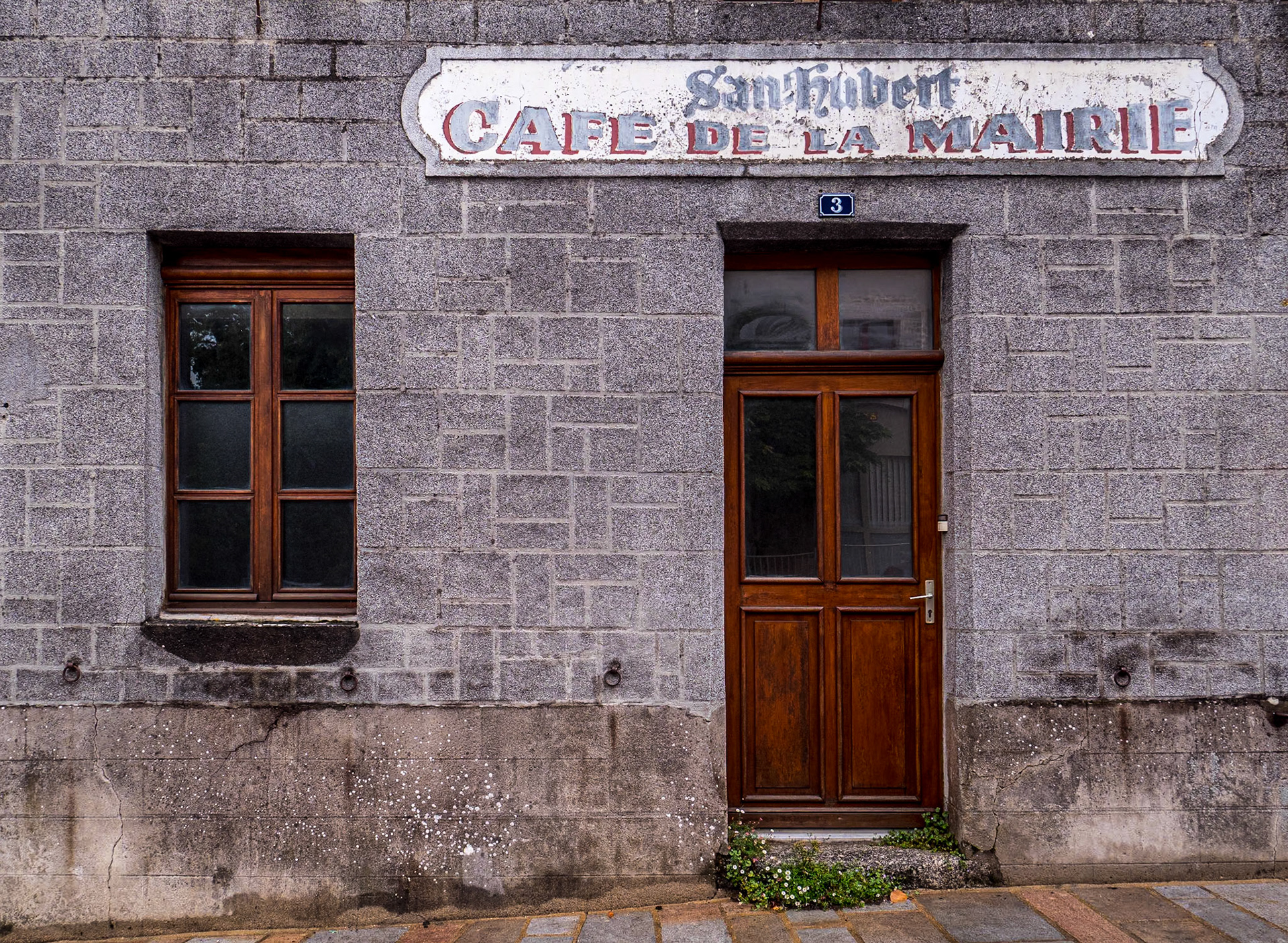 Place de la Mairie, Quintin, France, 25 Sep 2022