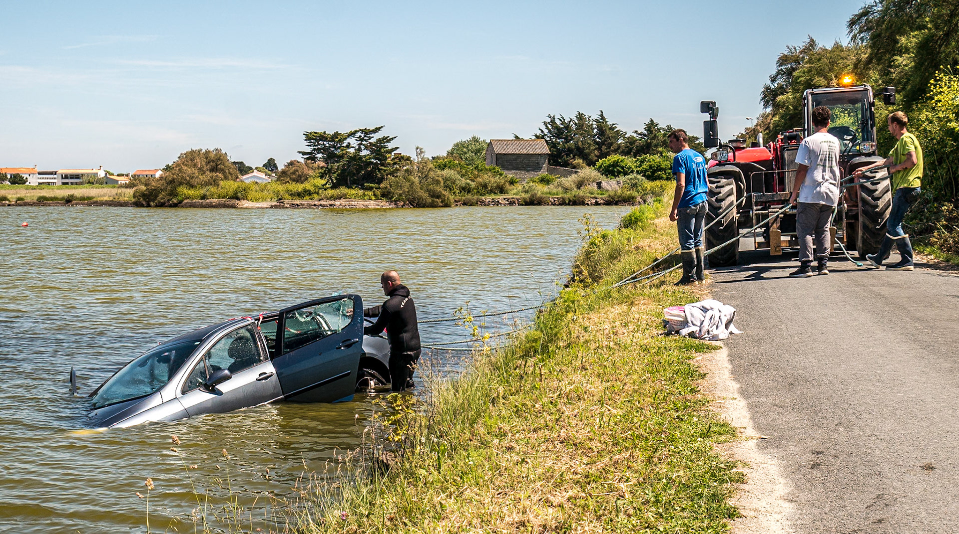 Submerged car at Les Perles lake, Noirmoutier, 23 May 2017