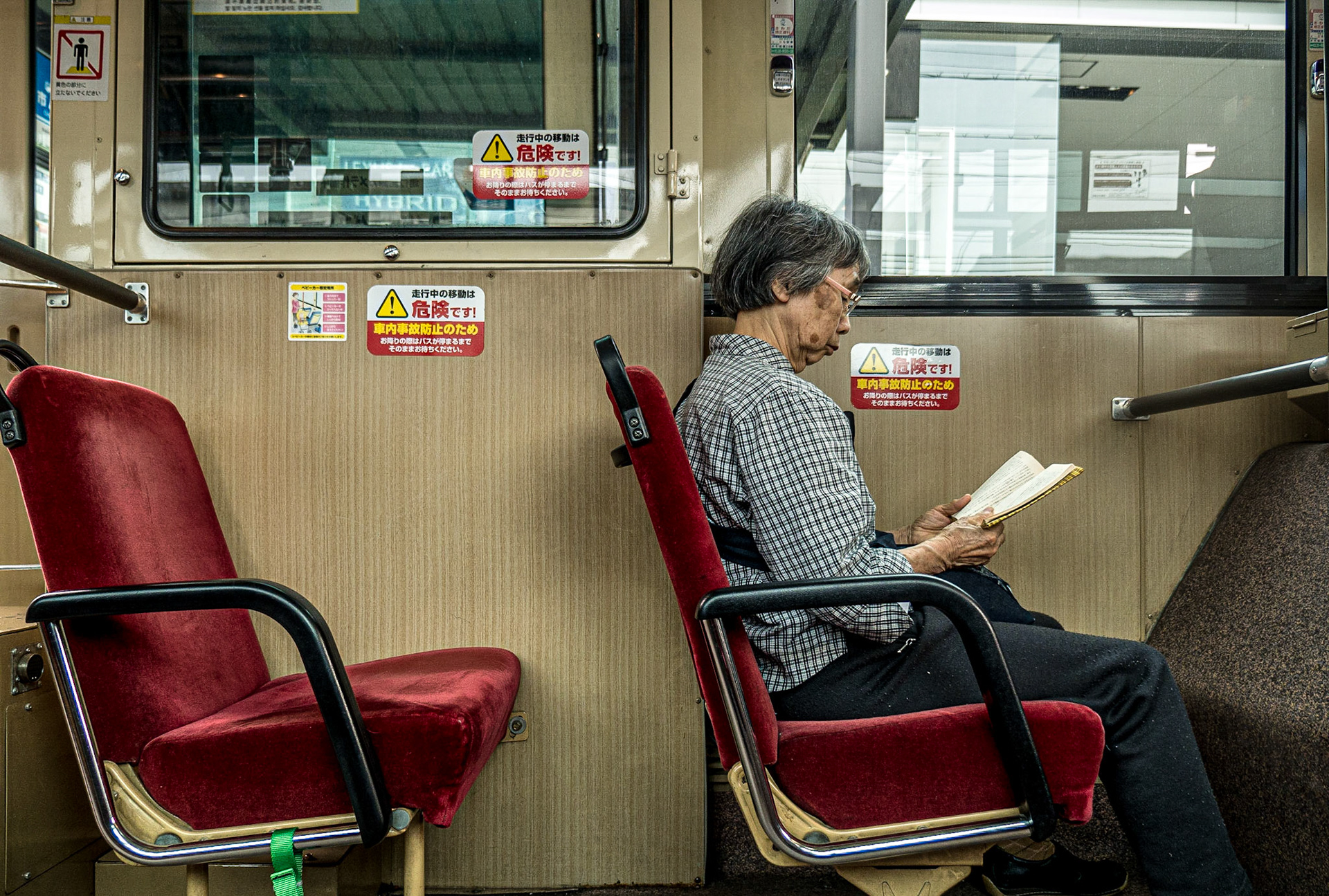 On the bus back from Daitoku-ji temple, Kyoto, 24 Apr 2016