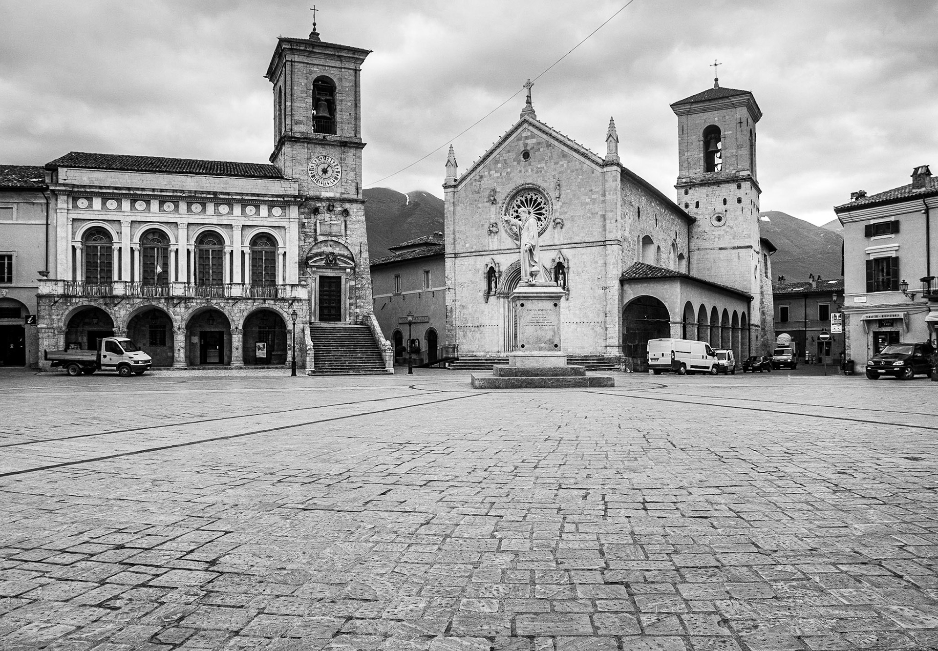 Piazza San Benedetto, Norcia, 24 Apr 2015