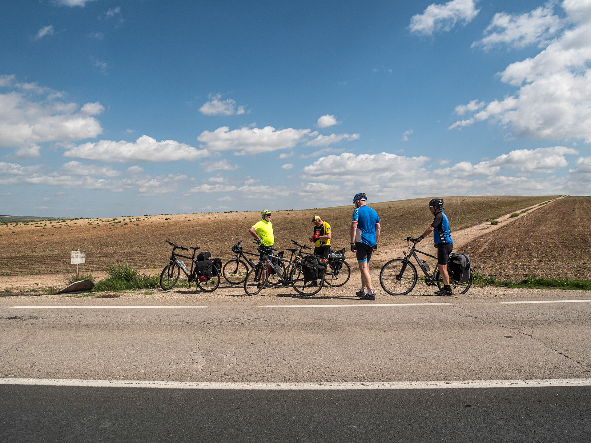 Between Marchena and Écija, Spain, 19 Apr 2022