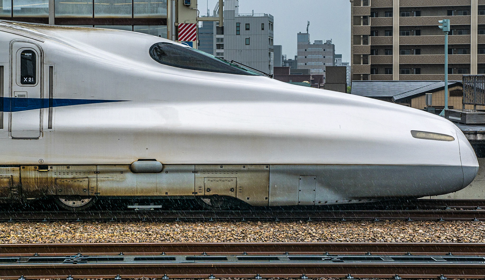 Shinkansen bullet train, Himeji, 27 Apr 2016