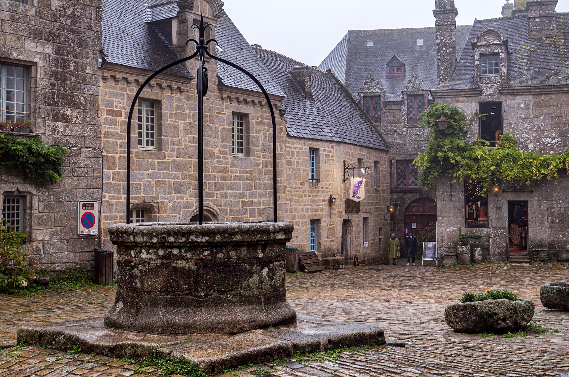 Place de l'Église, Locronan, France, 27 Sep 2022