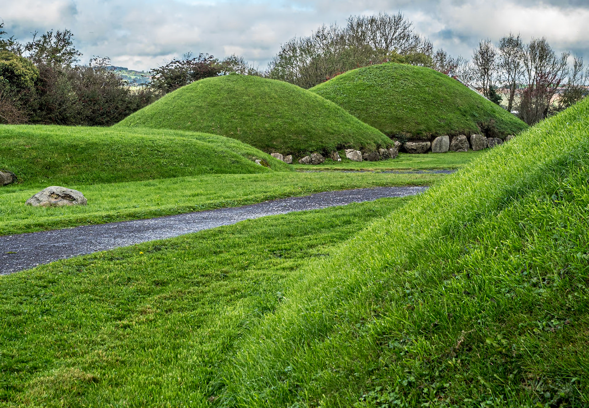 Knowth megalithic passage tomb, Co Meath, 19 Oct 2023
