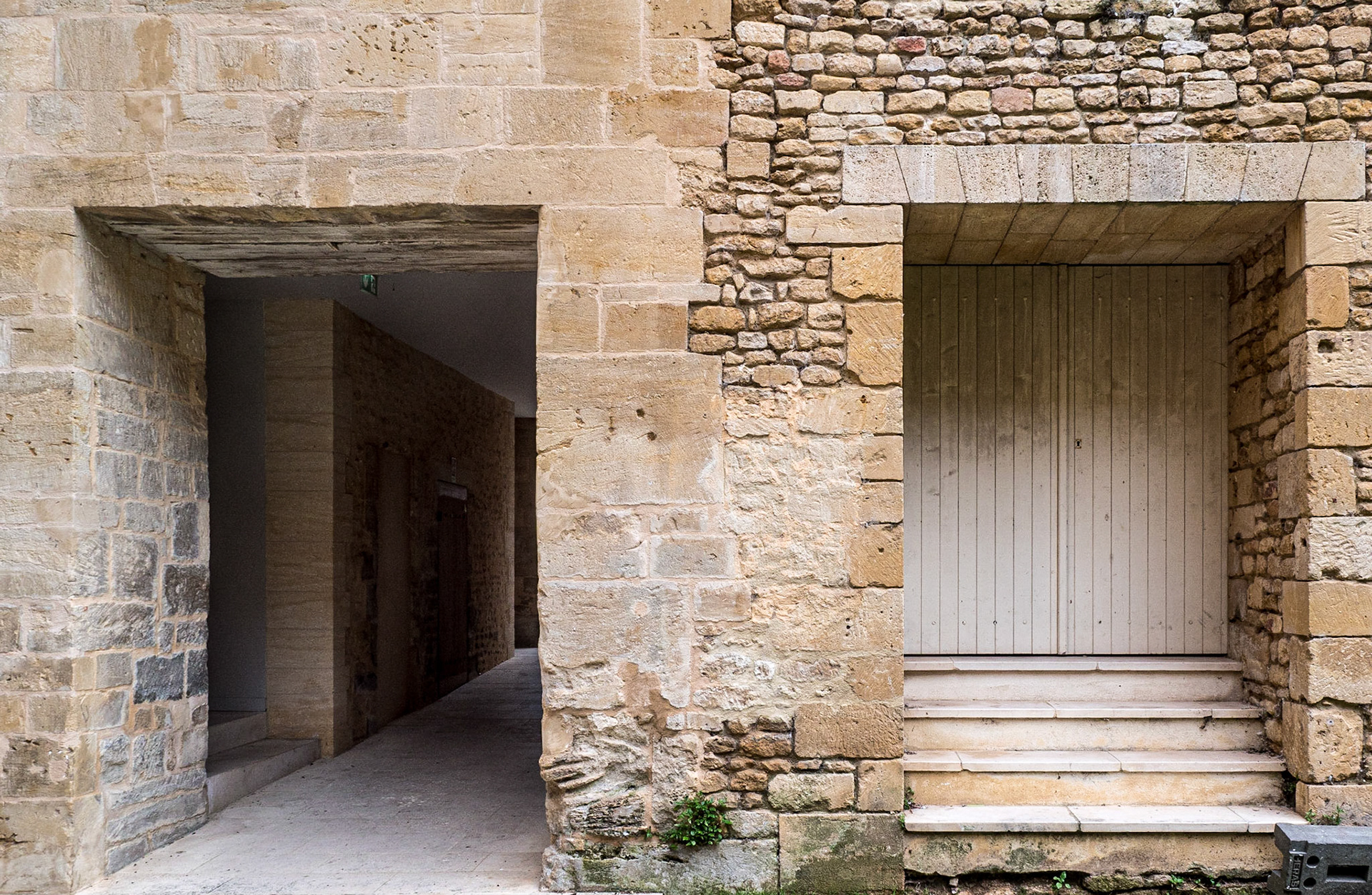 By Église Notre-Dame, Saint-Pierre-sur-Dives, Normandy, 13 Sep 2019