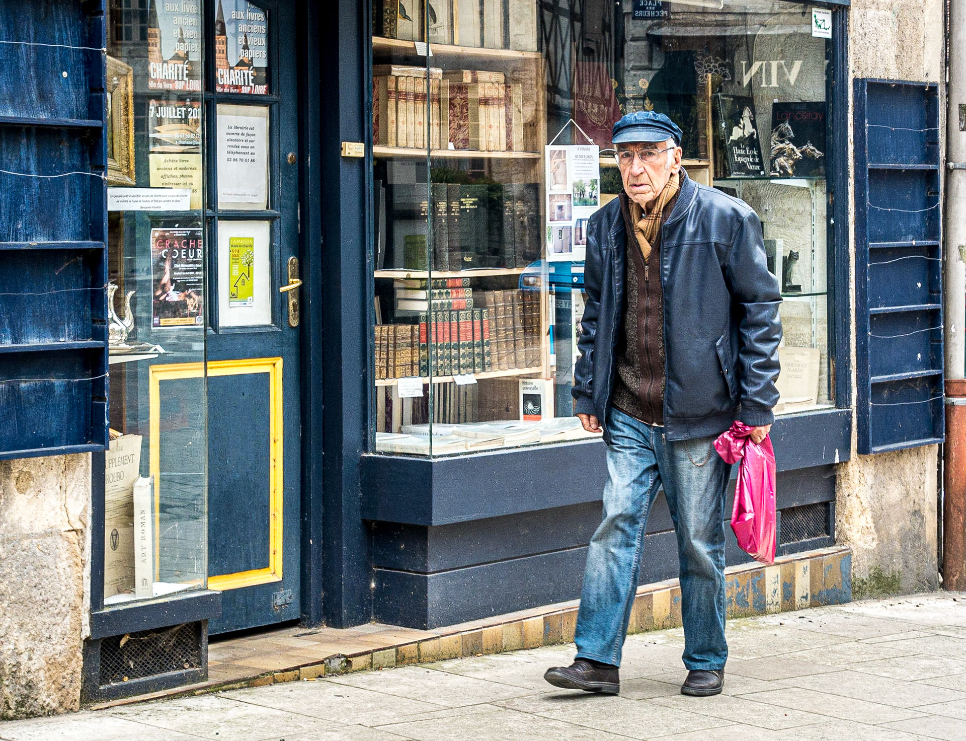 Place des Pêcheurs, La Charité sur Loire, France, 15 May 2016