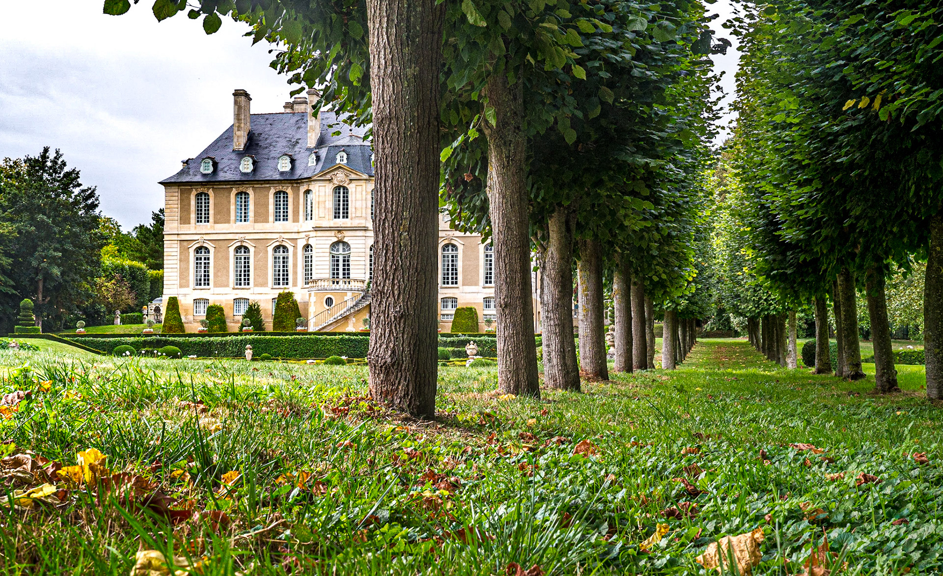 Grounds of Château de Vendeuvre, Normandy, 13 Sep 2019
