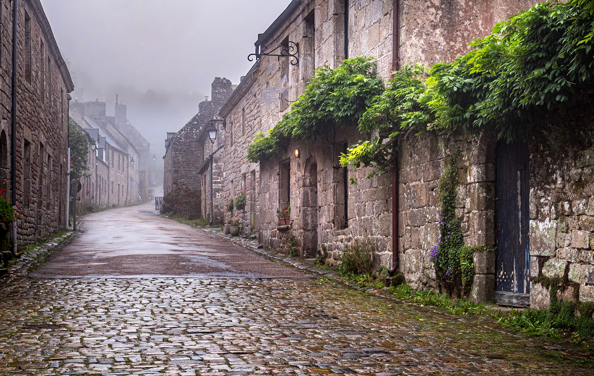 Rue Saint-Maurice, Locronan, France, 27 Sep 2022