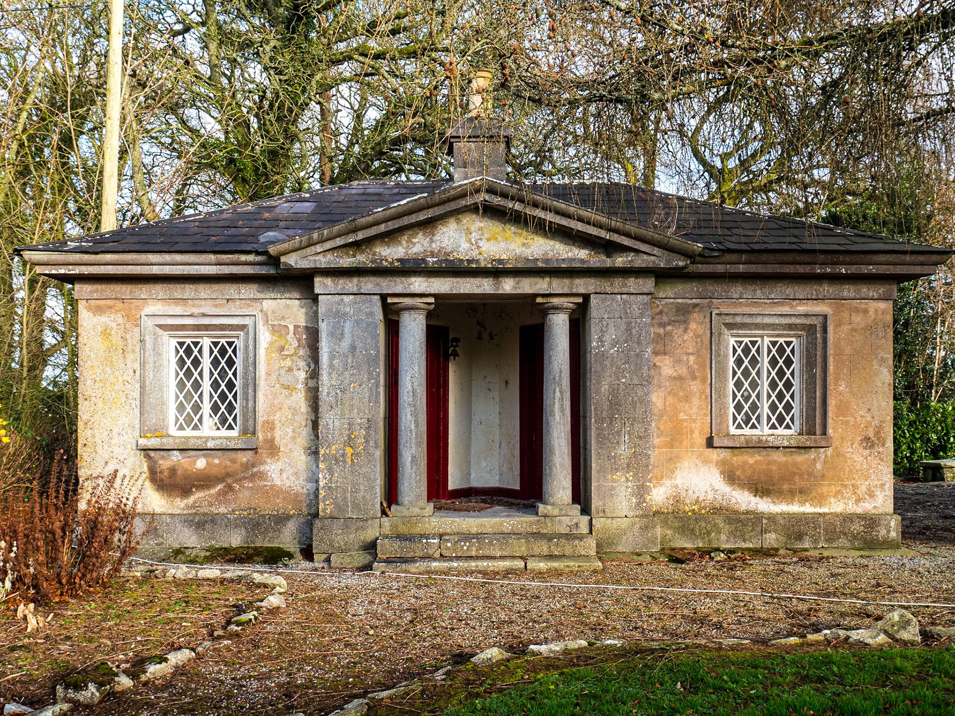 Ballindoolin House gatelodge, Co Kildare