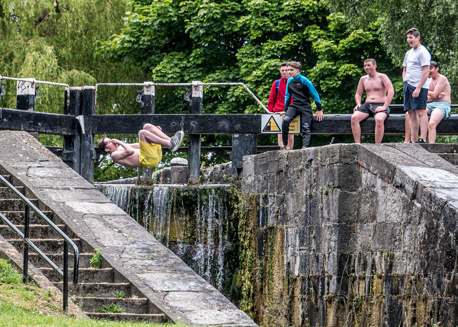 Diving at the Royal canal, Whitworth Road, Dublin, 25 Jun 2015