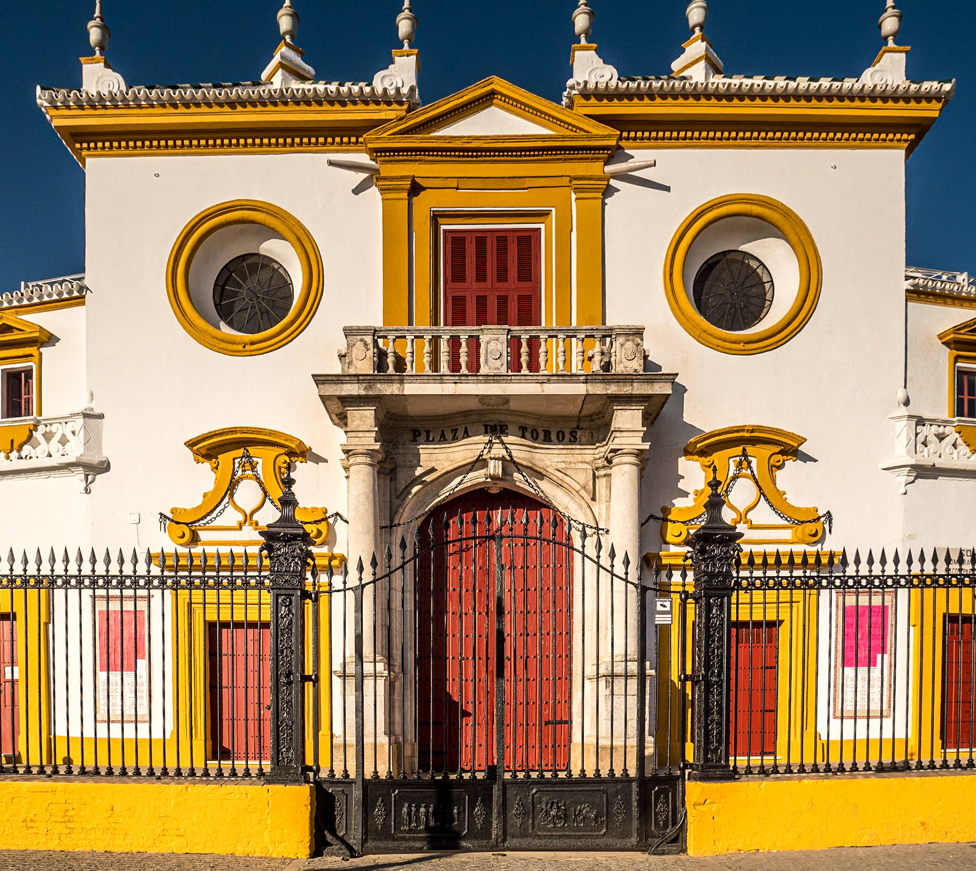 Bull ring, Seville, 18 Apr 2022