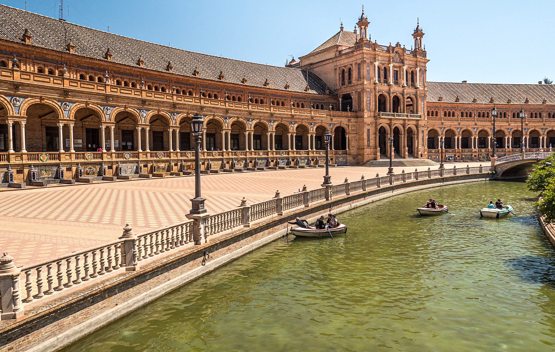 Plaza de España, Seville, 18 Apr 2022