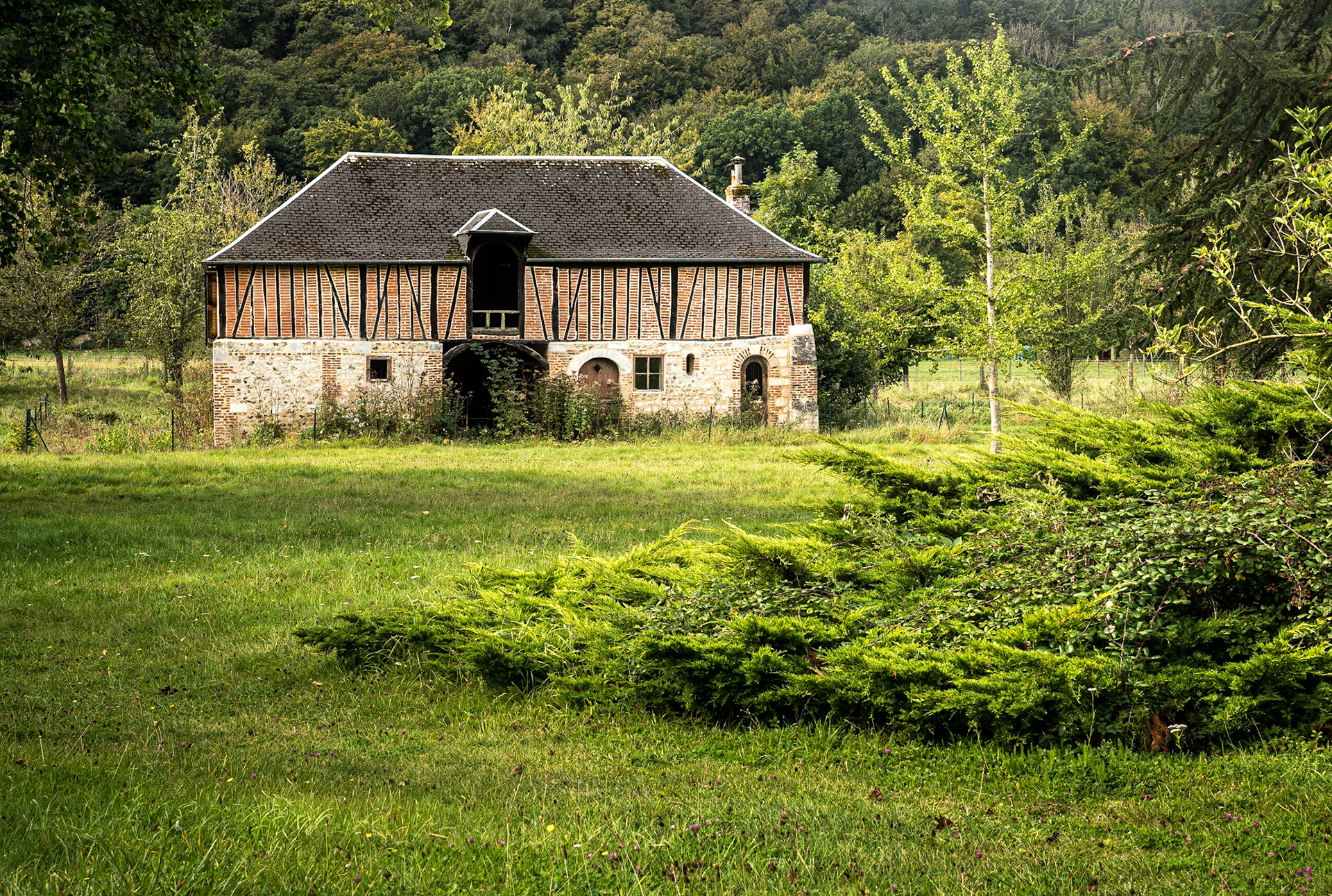 Grounds of Abbaye Notre-Dame du Bec, Normandy, 26 Sep 2021