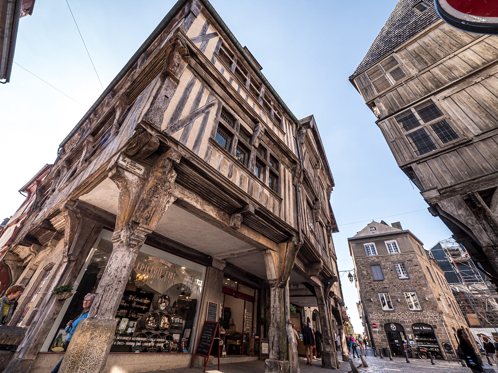 Place des Merciers, Dinan, France, 21 Sep 2022