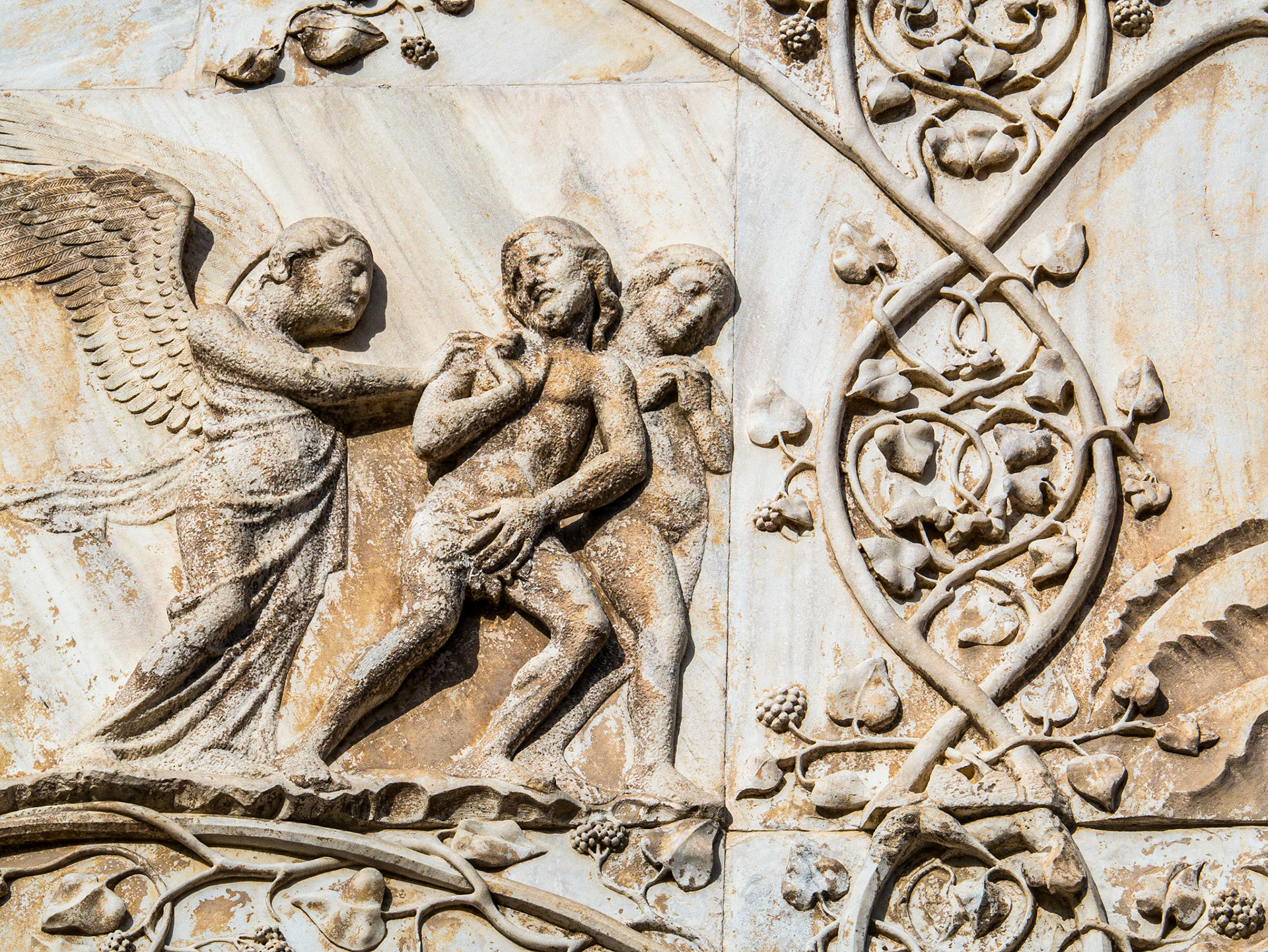 Outside Orvieto Cathedral, 18 Apr 2015