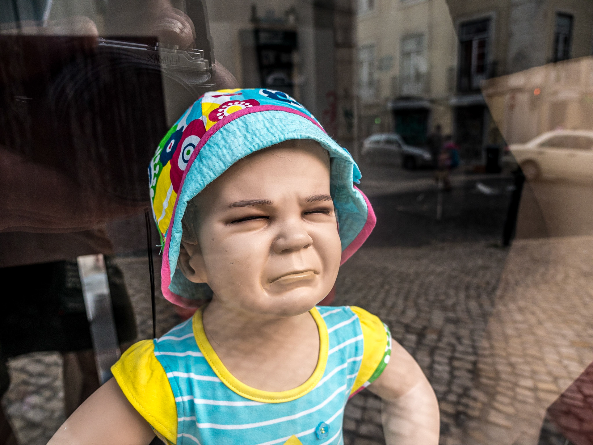 Shop window, Rua do Telhal, Lisbon, 6 Sep 2015