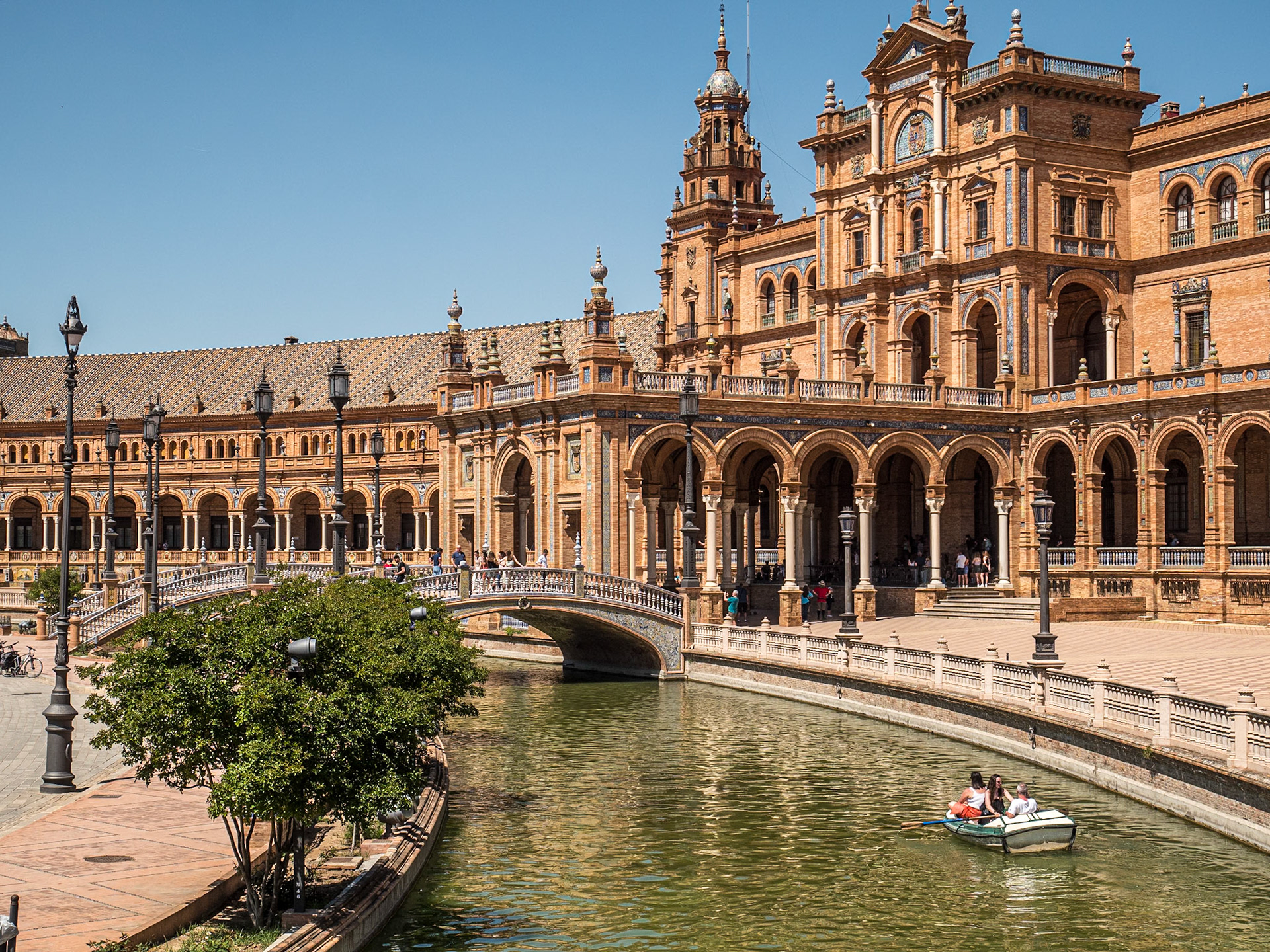 Plaza de España, Seville, 18 Apr 2022