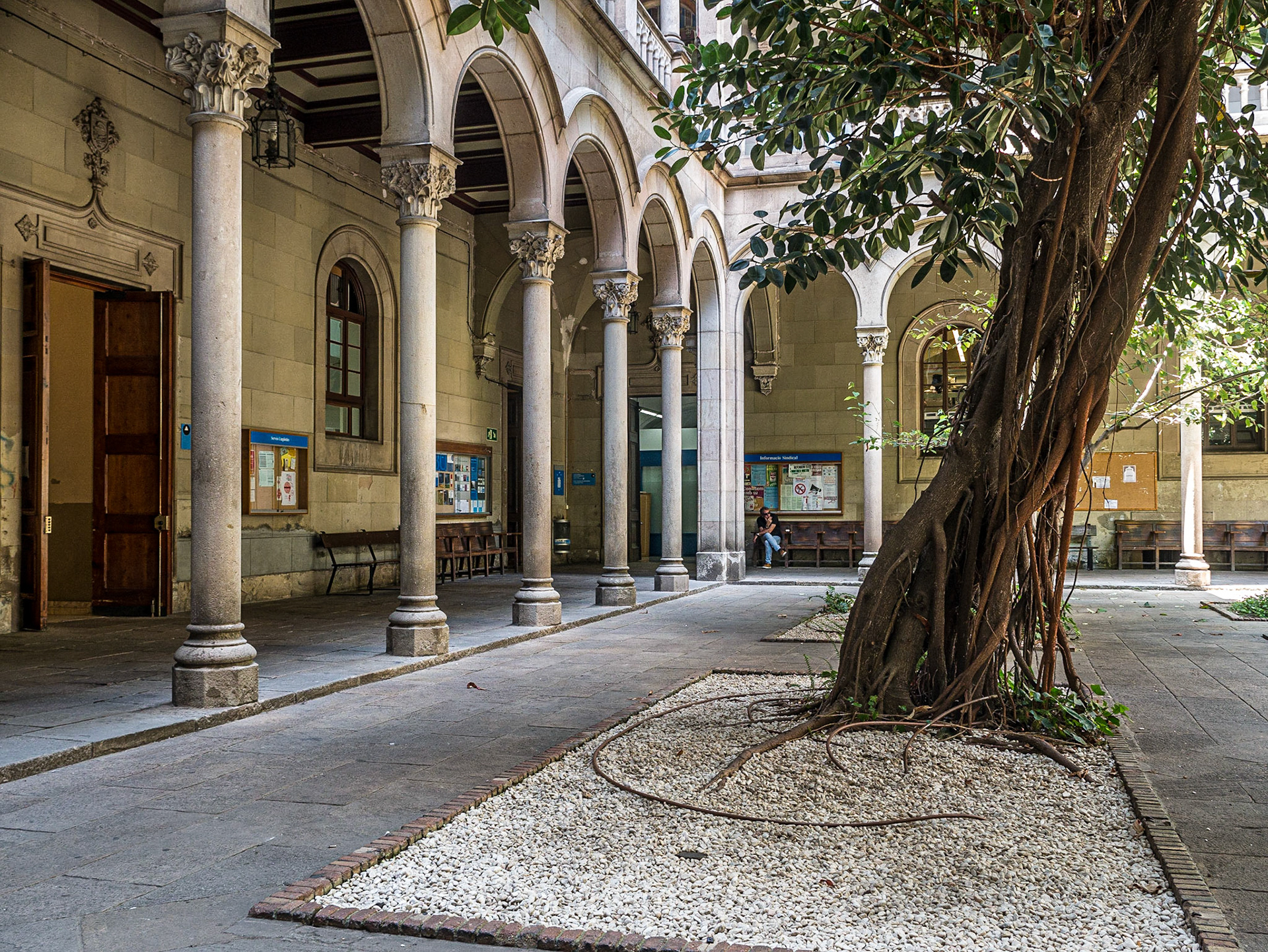 Courtyard, University of Barcelona, 28 Jun 2016