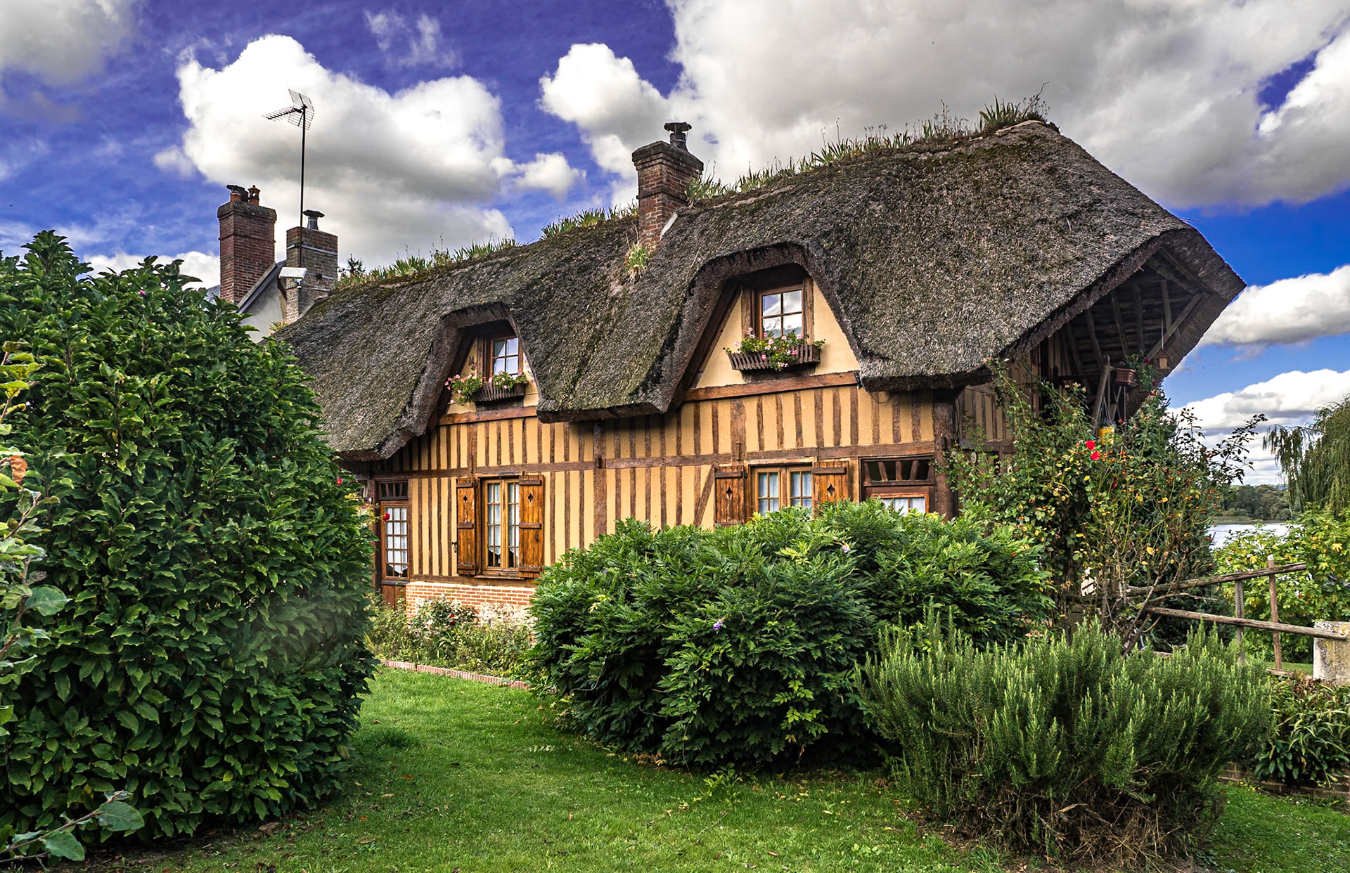 Thatched house, Vieux-Port, Normandy, 2 Oct 2019