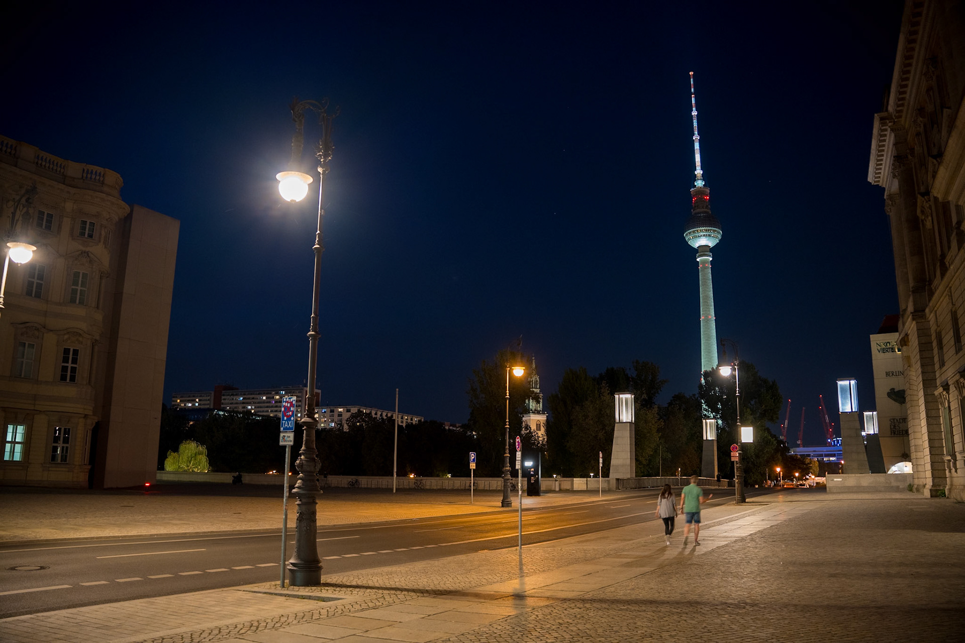 28mm f/2.8