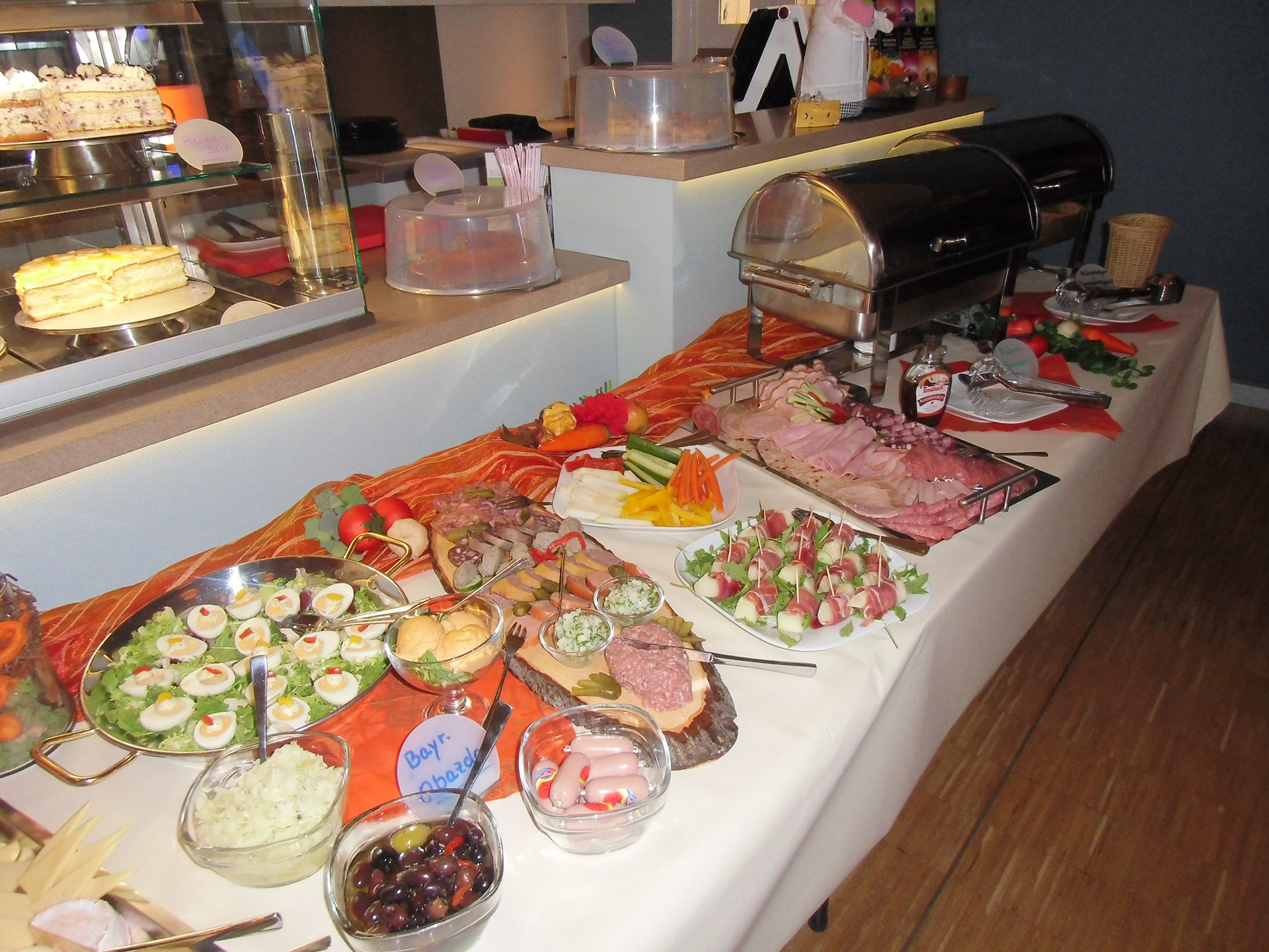 So weit das Auge reicht: Leckereien am Buffet