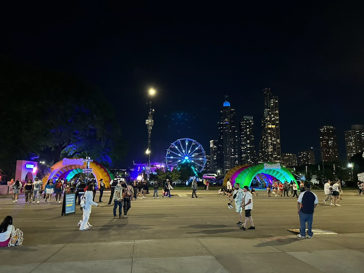 Sueños with the Chicago skyline in the background!