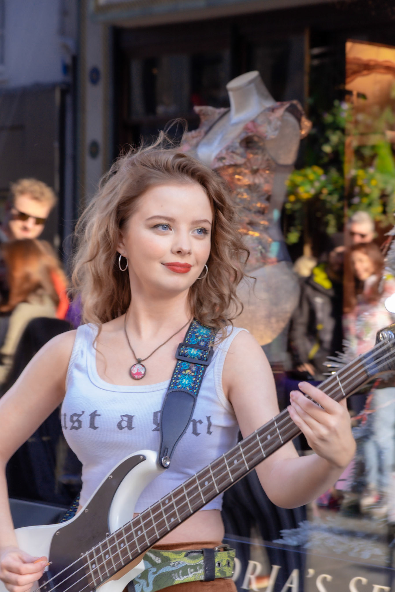 Dublin, Ireland. 28th November, 2018. Dea Matrona Busking in Grafton Street great Pop/Rock girls band. Featuring: Mollie McGinn Orlaith Forsythe Mamie McGinn Credit: Fabrice Jolivet