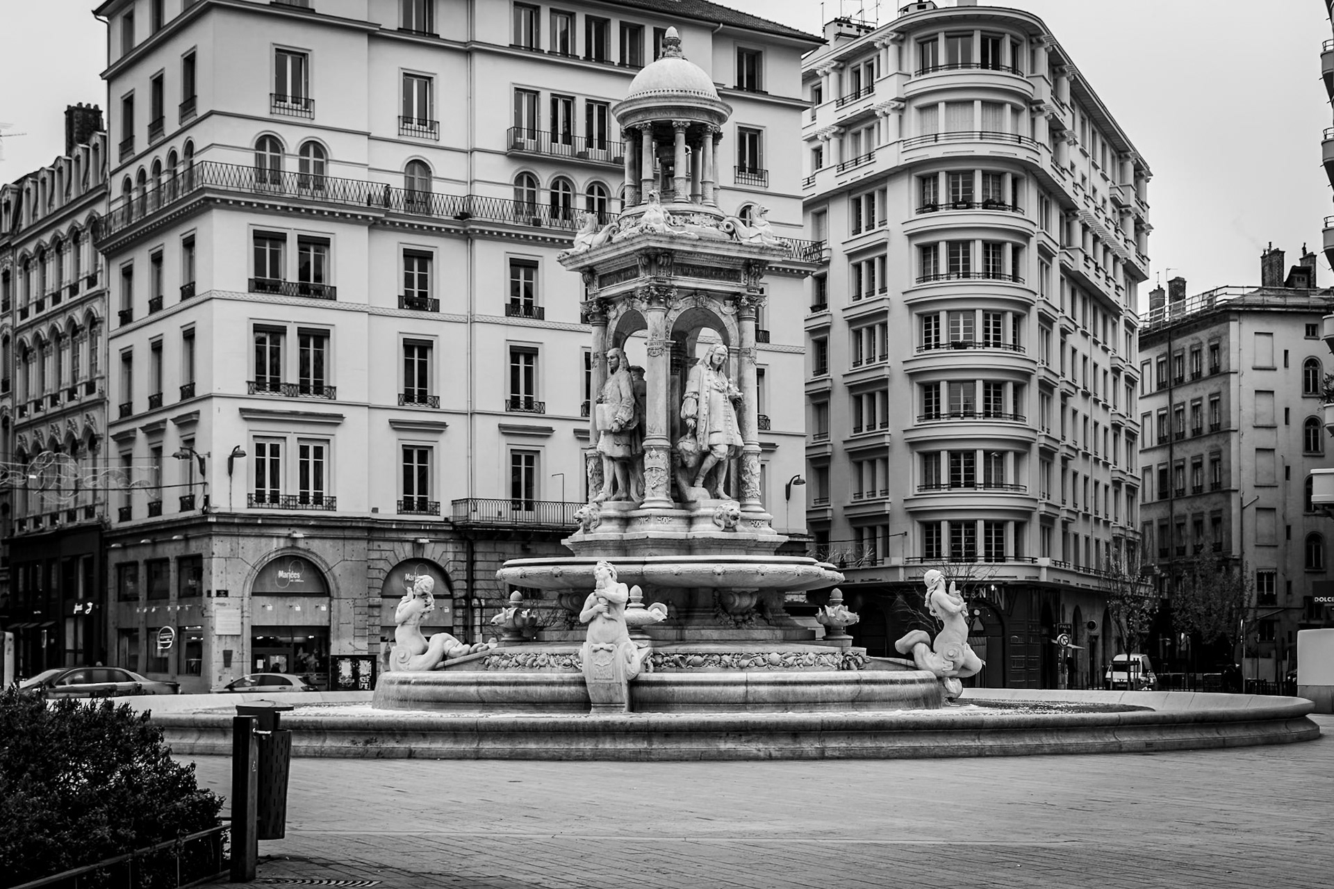 A visual study of classical form, urban grandeur, and monumental art across the historic public squares of Lyon.