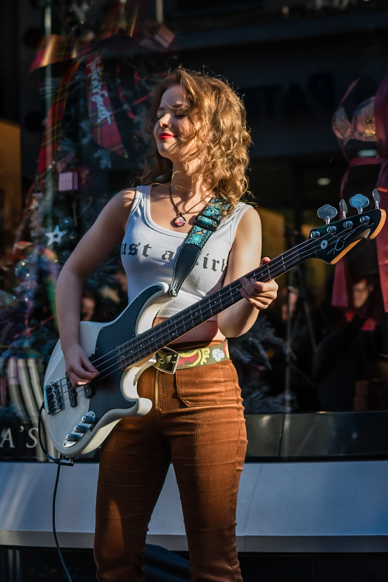 Dublin, Ireland. 28th November, 2018. Dea Matrona Busking in Grafton Street great Pop/Rock girls band. Featuring: Mollie McGinn Orlaith Forsythe Mamie McGinn Credit: Fabrice Jolivet