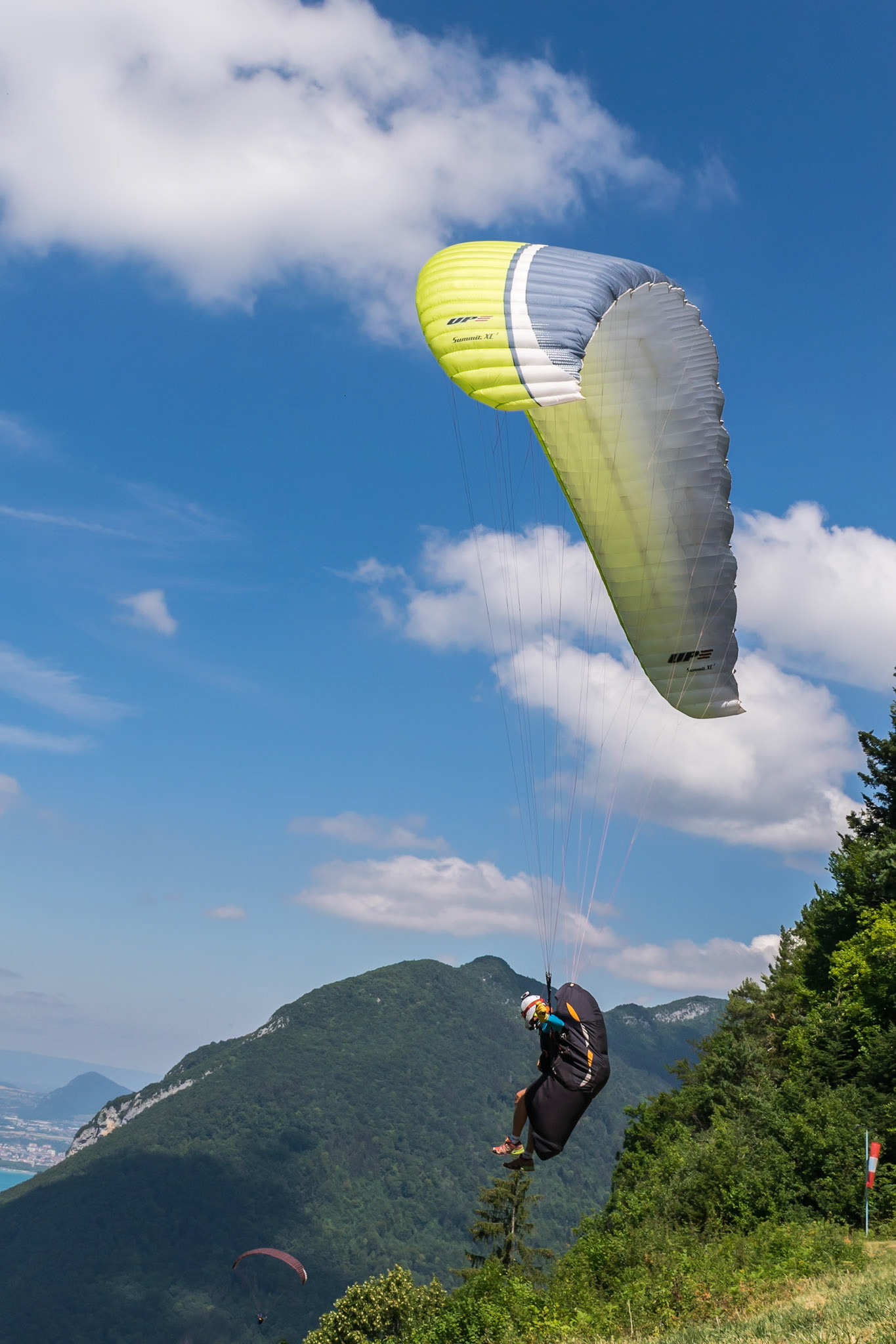 Annecy, France. 11th July, 2018. Paragliding start at Annecy Lac Credit: Fabrice Jolivet
