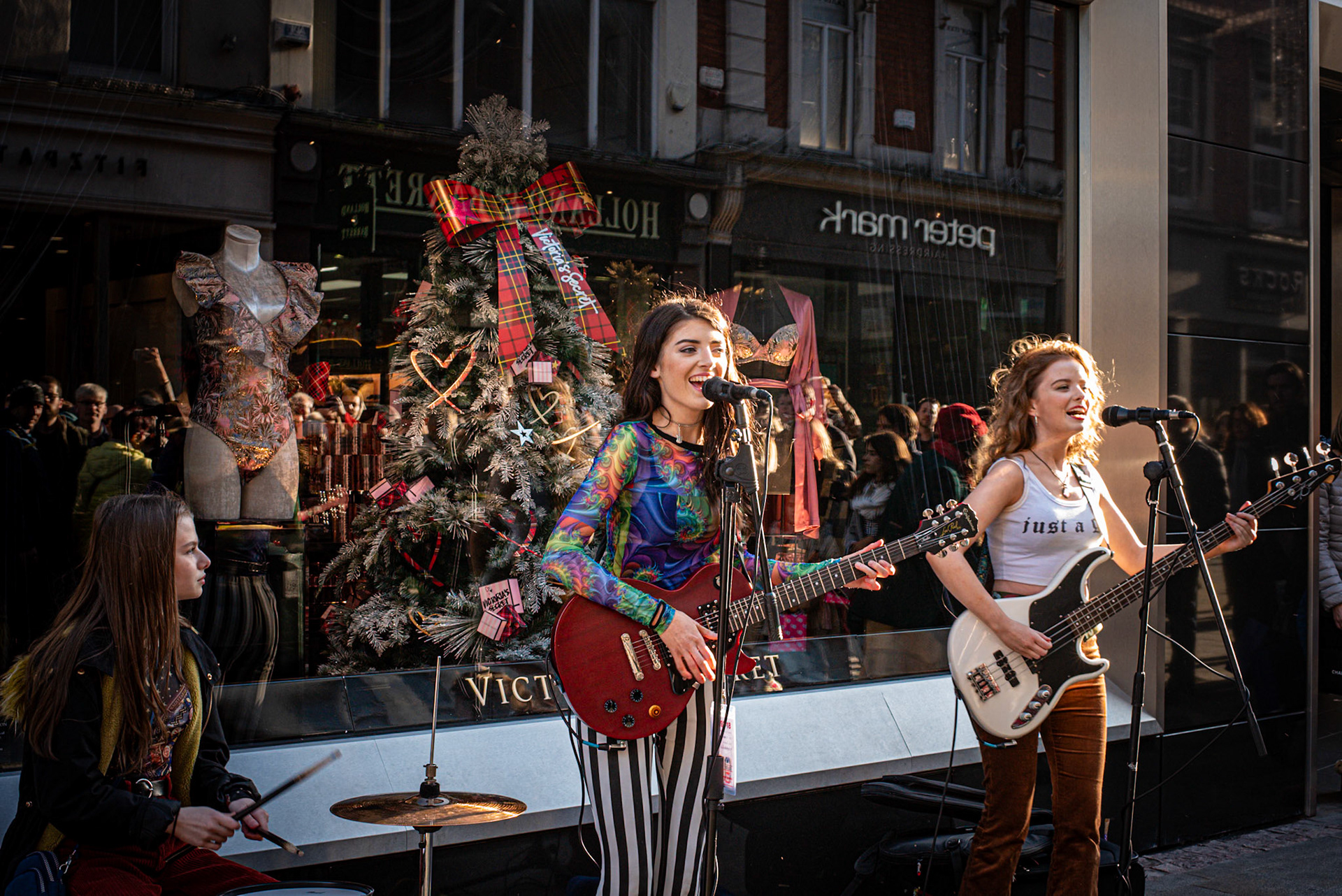 Dublin, Ireland. 28th November, 2018. Dea Matrona Busking in Grafton Street great Pop/Rock girls band. Featuring: Mollie McGinn Orlaith Forsythe Mamie McGinn Credit: Fabrice Jolivet