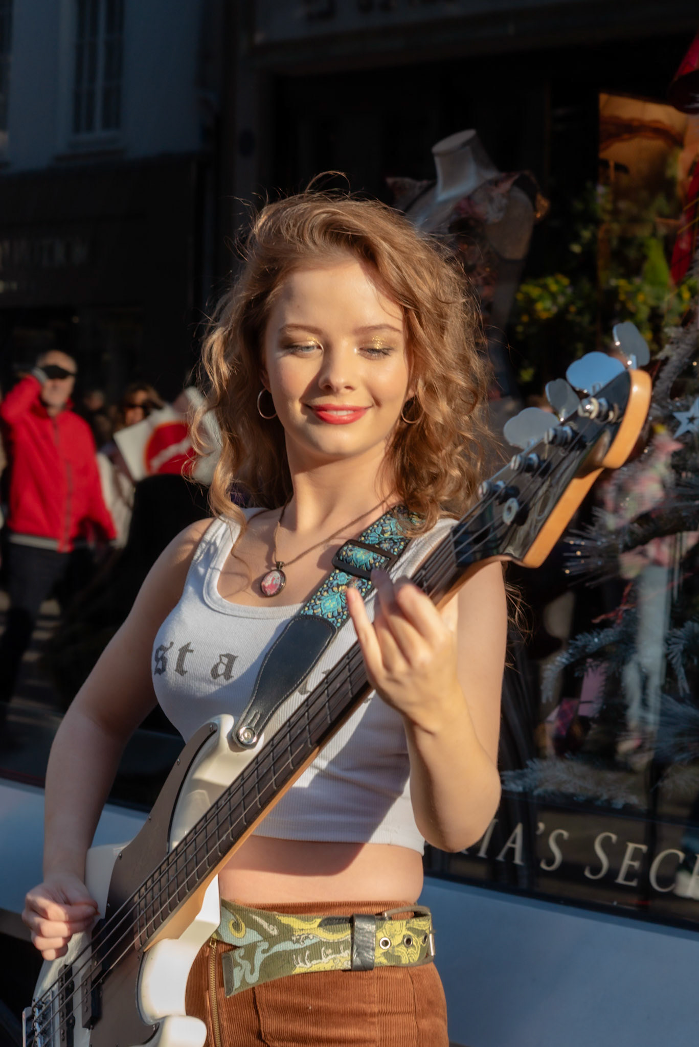 Dublin, Ireland. 28th November, 2018. Dea Matrona Busking in Grafton Street great Pop/Rock girls band. Featuring: Mollie McGinn Orlaith Forsythe Mamie McGinn Credit: Fabrice Jolivet
