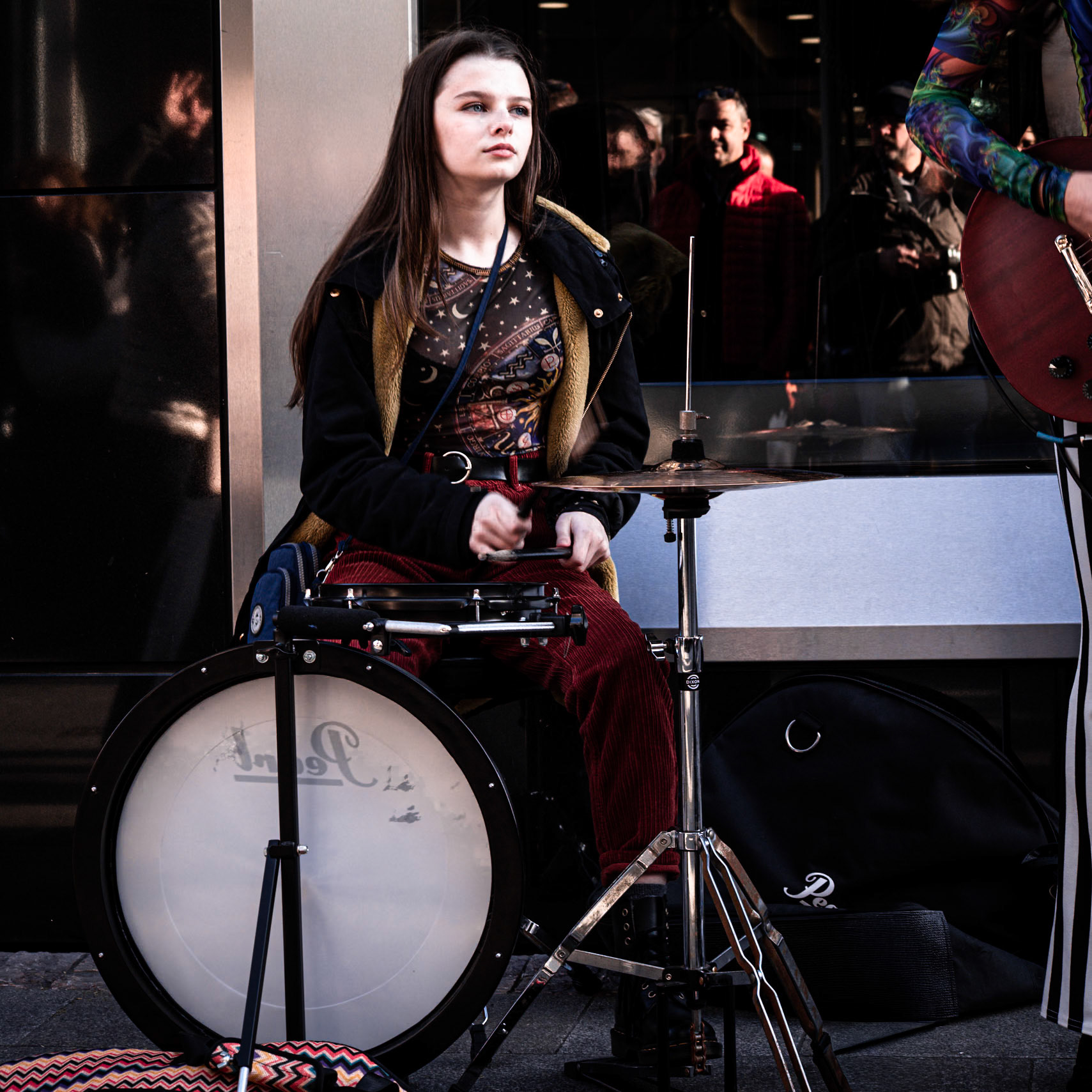 Dublin, Ireland. 28th November, 2018. Dea Matrona Busking in Grafton Street great Pop/Rock girls band. Featuring: Mollie McGinn Orlaith Forsythe Mamie McGinn Credit: Fabrice Jolivet
