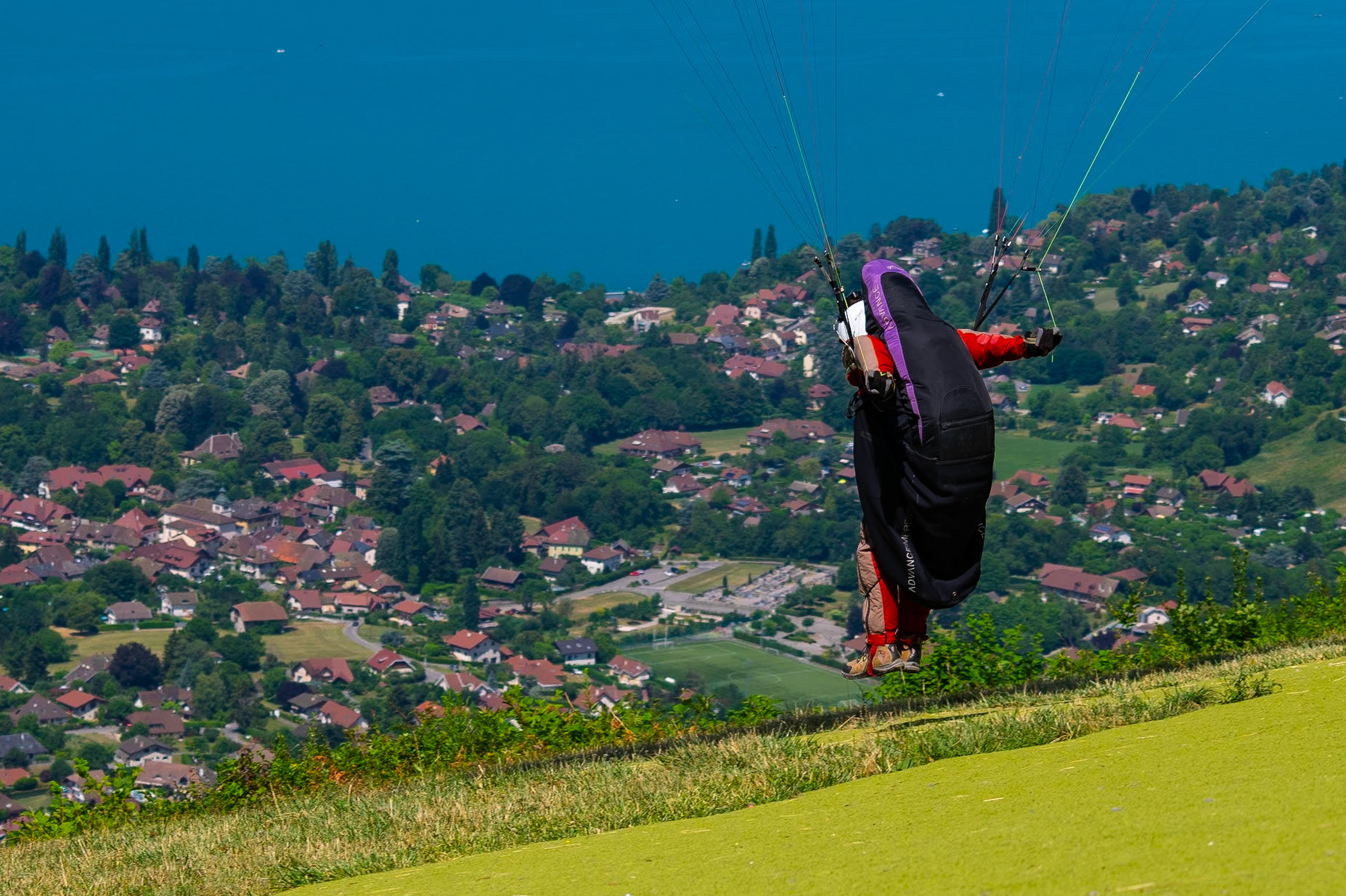 Annecy, France. 11th July, 2018. Paragliding start at Annecy Lac Credit: Fabrice Jolivet
