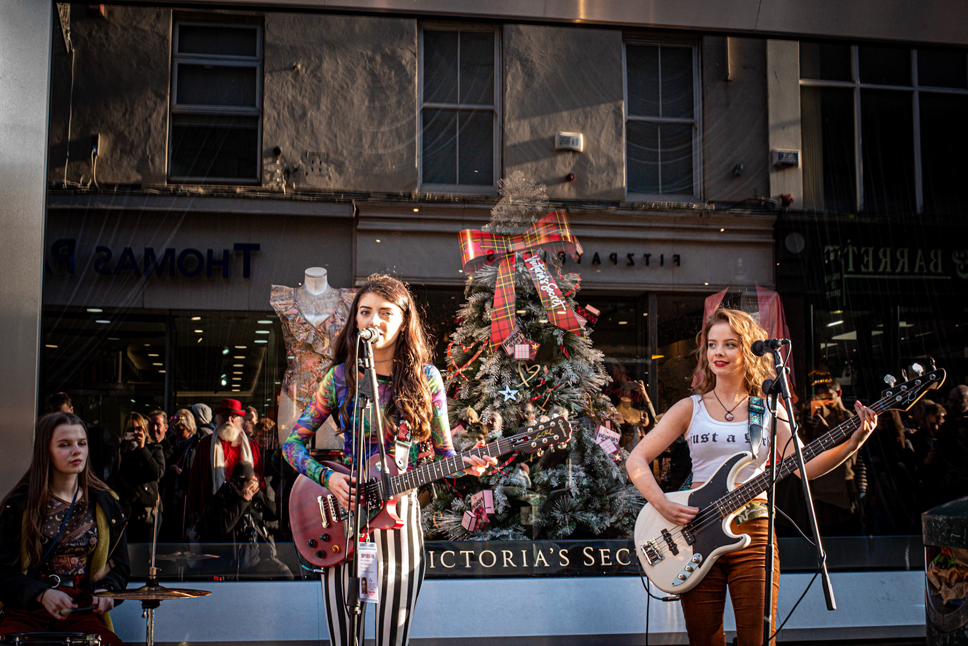 Dublin, Ireland. 28th November, 2018. Dea Matrona Busking in Grafton Street great Pop/Rock girls band. Featuring: Mollie McGinn Orlaith Forsythe Mamie McGinn Credit: Fabrice Jolivet