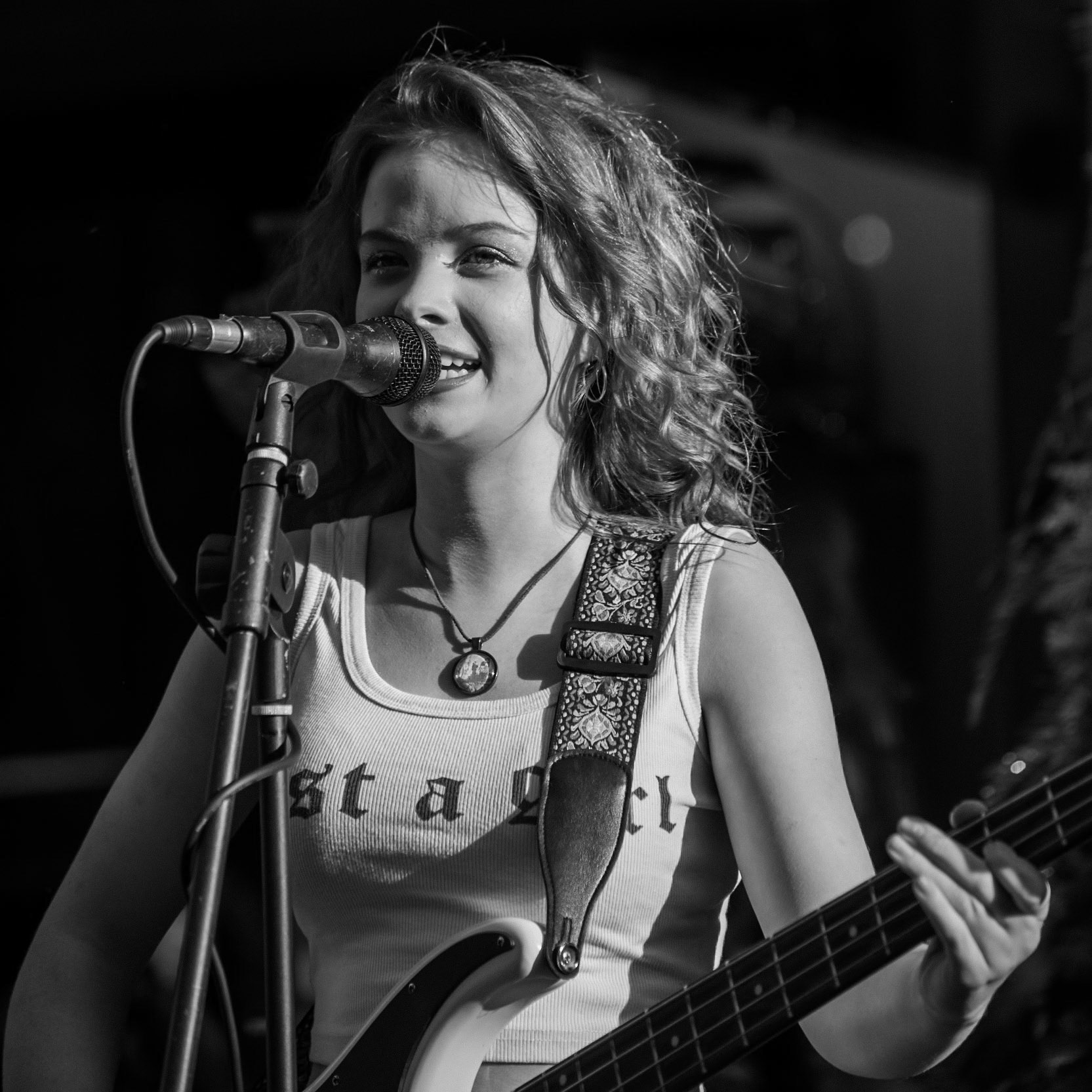 Dublin, Ireland. 28th November, 2018. Dea Matrona Busking in Grafton Street great Pop/Rock girls band. Featuring: Mollie McGinn Orlaith Forsythe Mamie McGinn Credit: Fabrice Jolivet