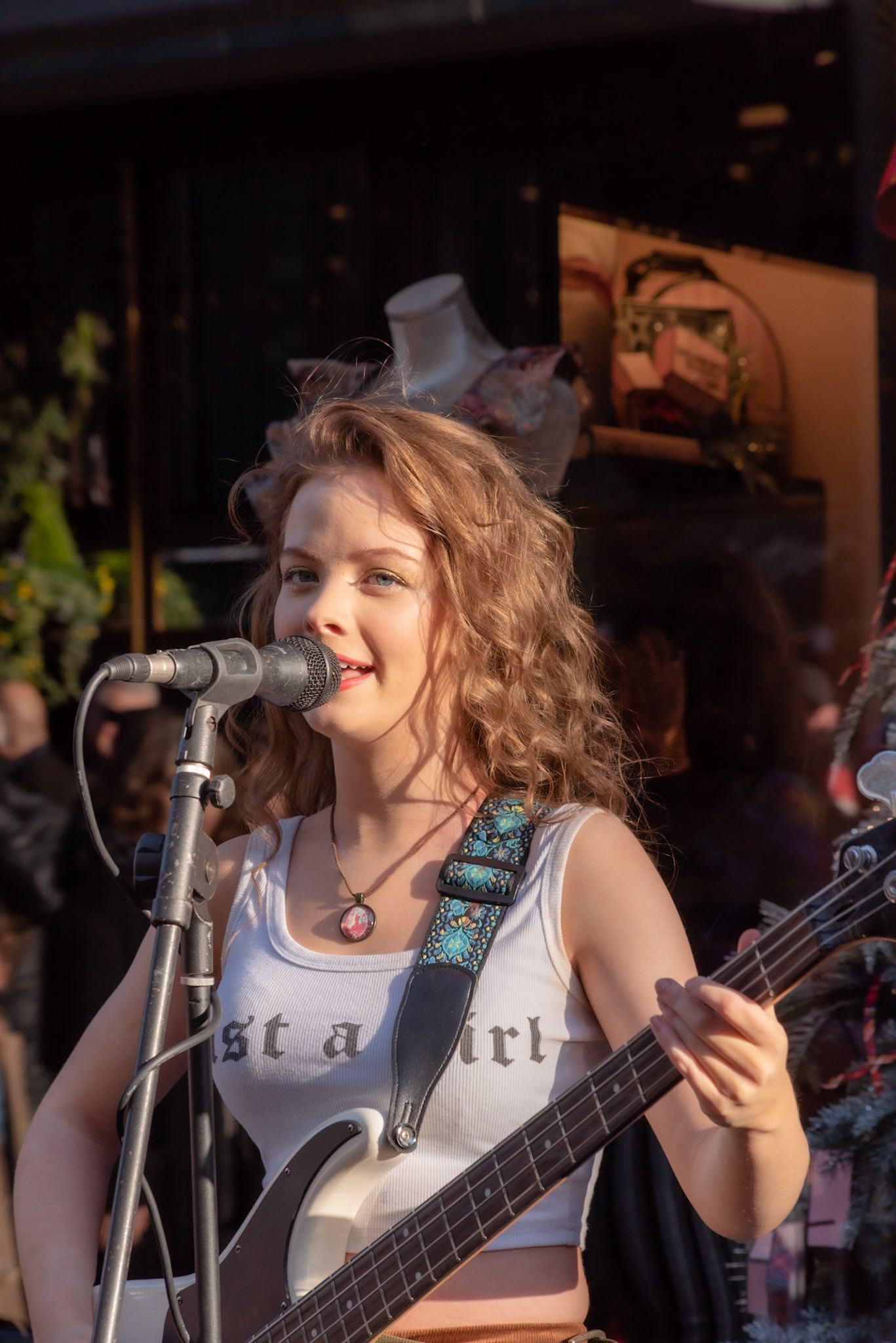 Dublin, Ireland. 28th November, 2018. Dea Matrona Busking in Grafton Street great Pop/Rock girls band. Featuring: Mollie McGinn Orlaith Forsythe Mamie McGinn Credit: Fabrice Jolivet