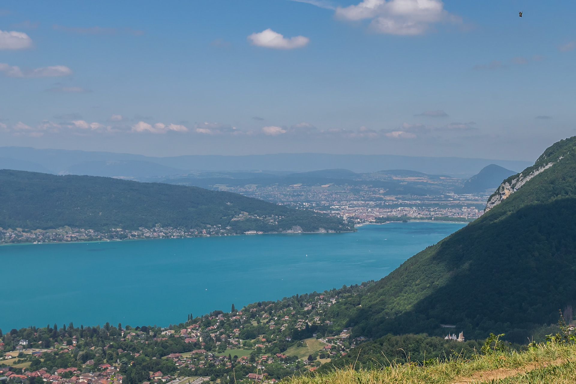 Annecy, France. 11th July, 2018. Paragliding start at Annecy Lac Credit: Fabrice Jolivet