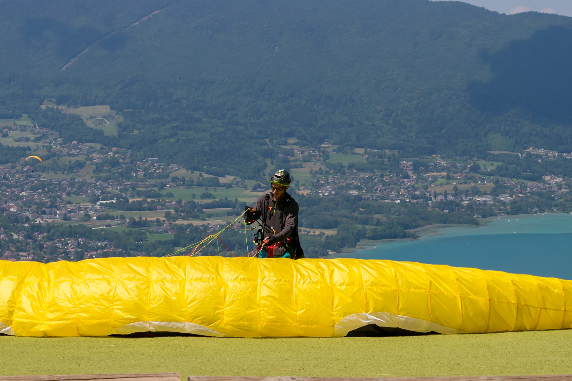 Annecy, France. 11th July, 2018. Paragliding start at Annecy Lac Credit: Fabrice Jolivet