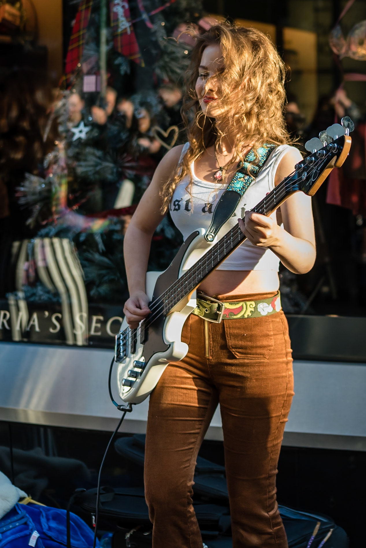 Dublin, Ireland. 28th November, 2018. Dea Matrona Busking in Grafton Street great Pop/Rock girls band. Featuring: Mollie McGinn Orlaith Forsythe Mamie McGinn Credit: Fabrice Jolivet