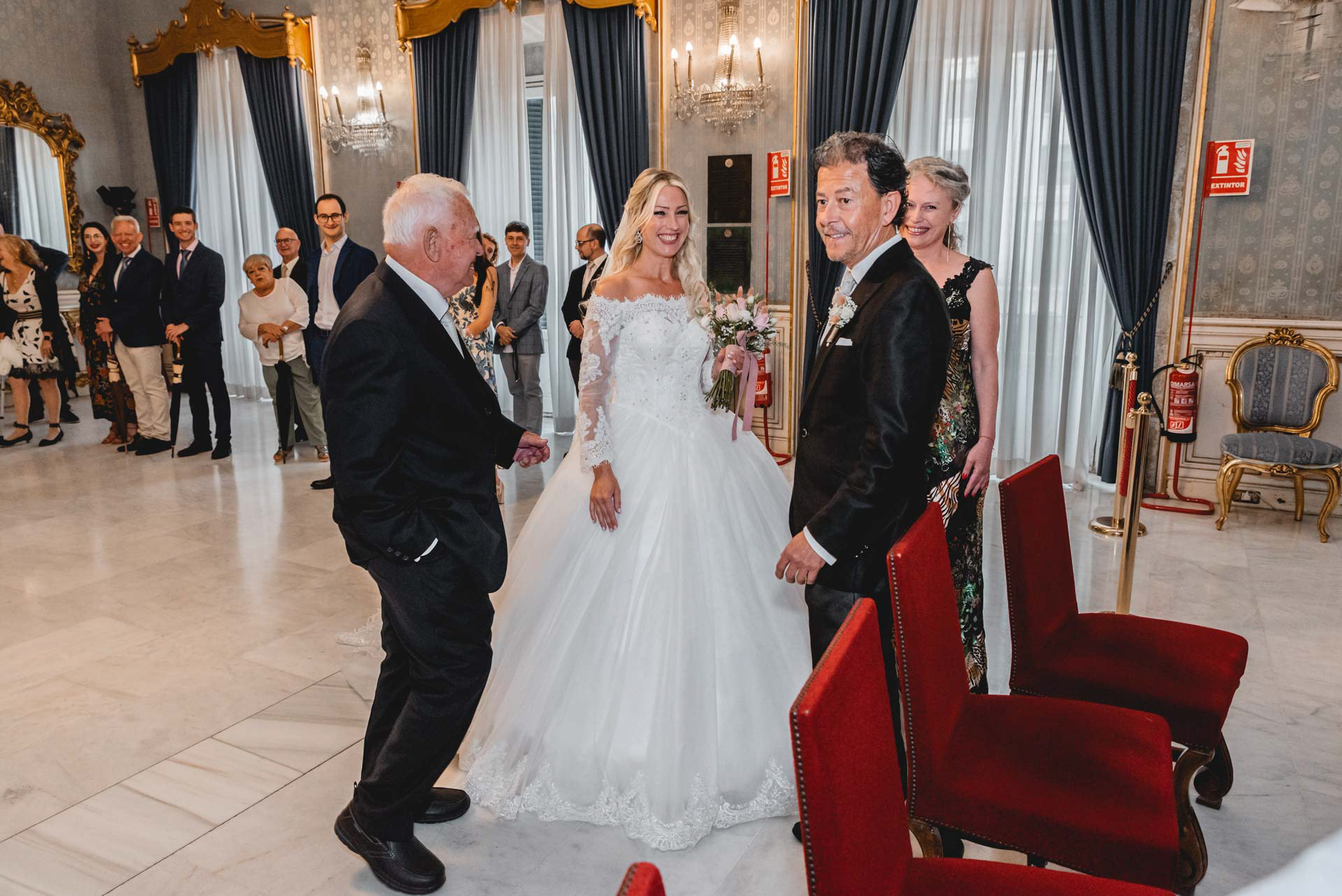 fotógrafo de bodas en el ayuntamiento  alicante 