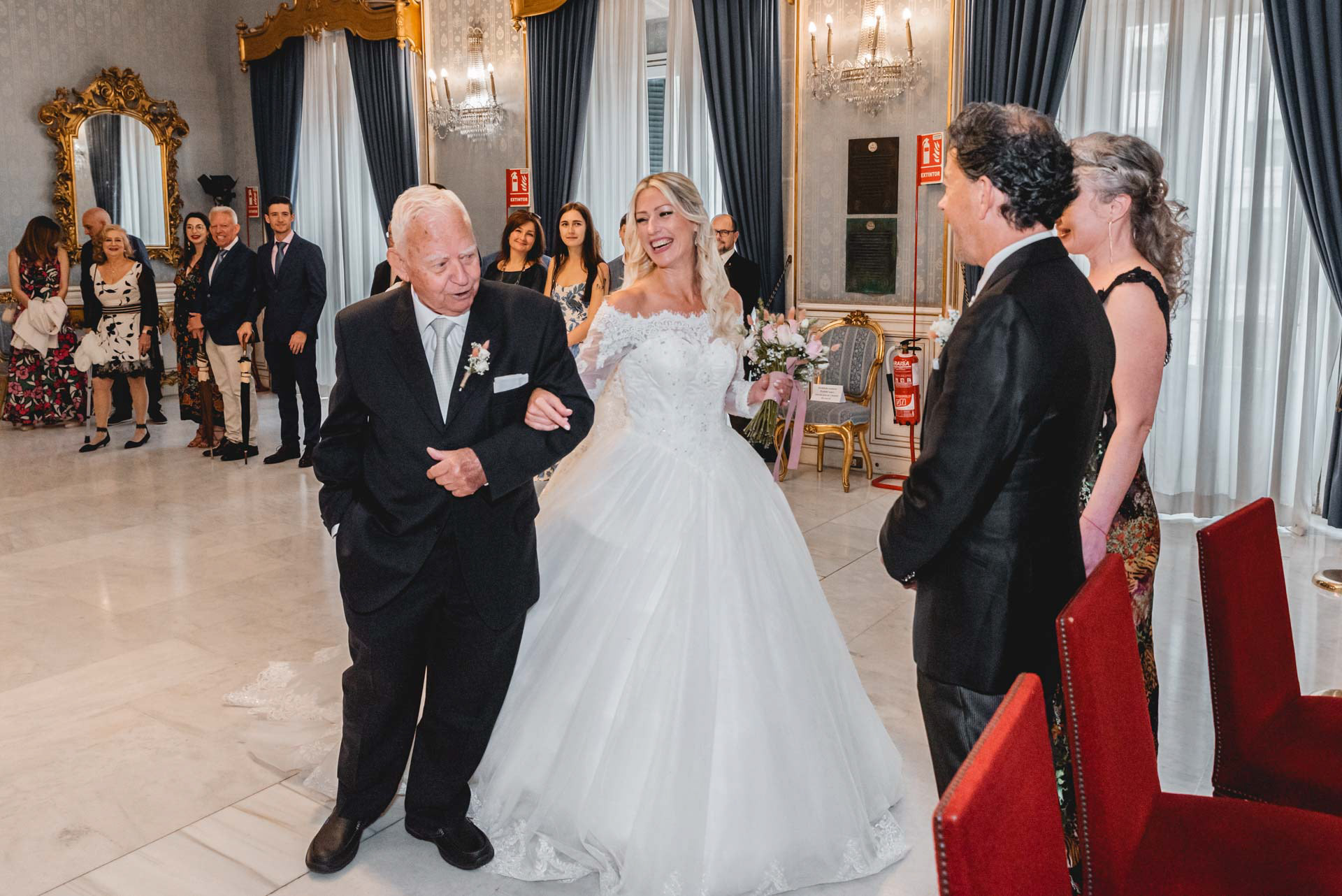 fotógrafo de bodas en el ayuntamiento  alicante 