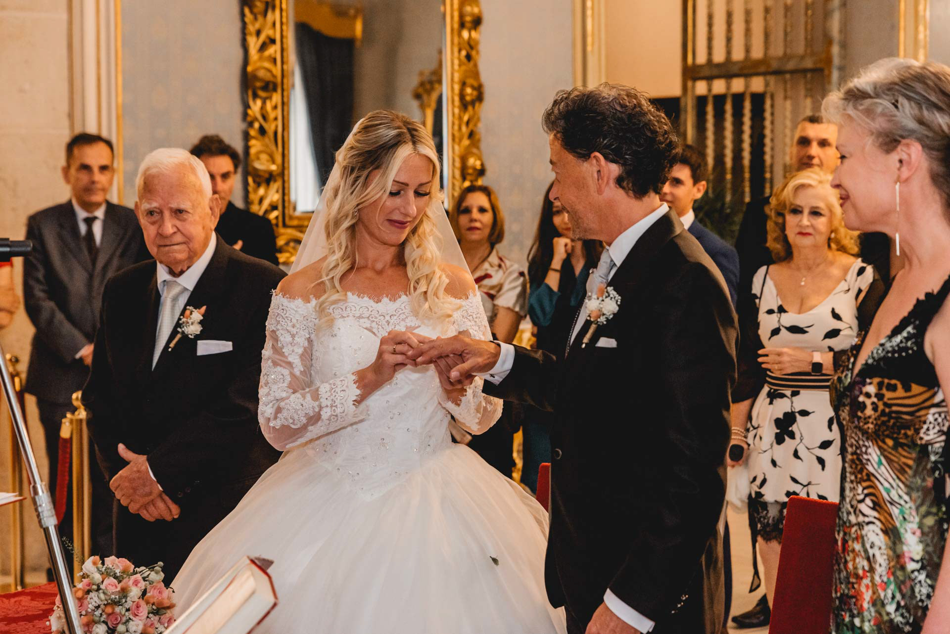 fotógrafo de bodas en el ayuntamiento  alicante 