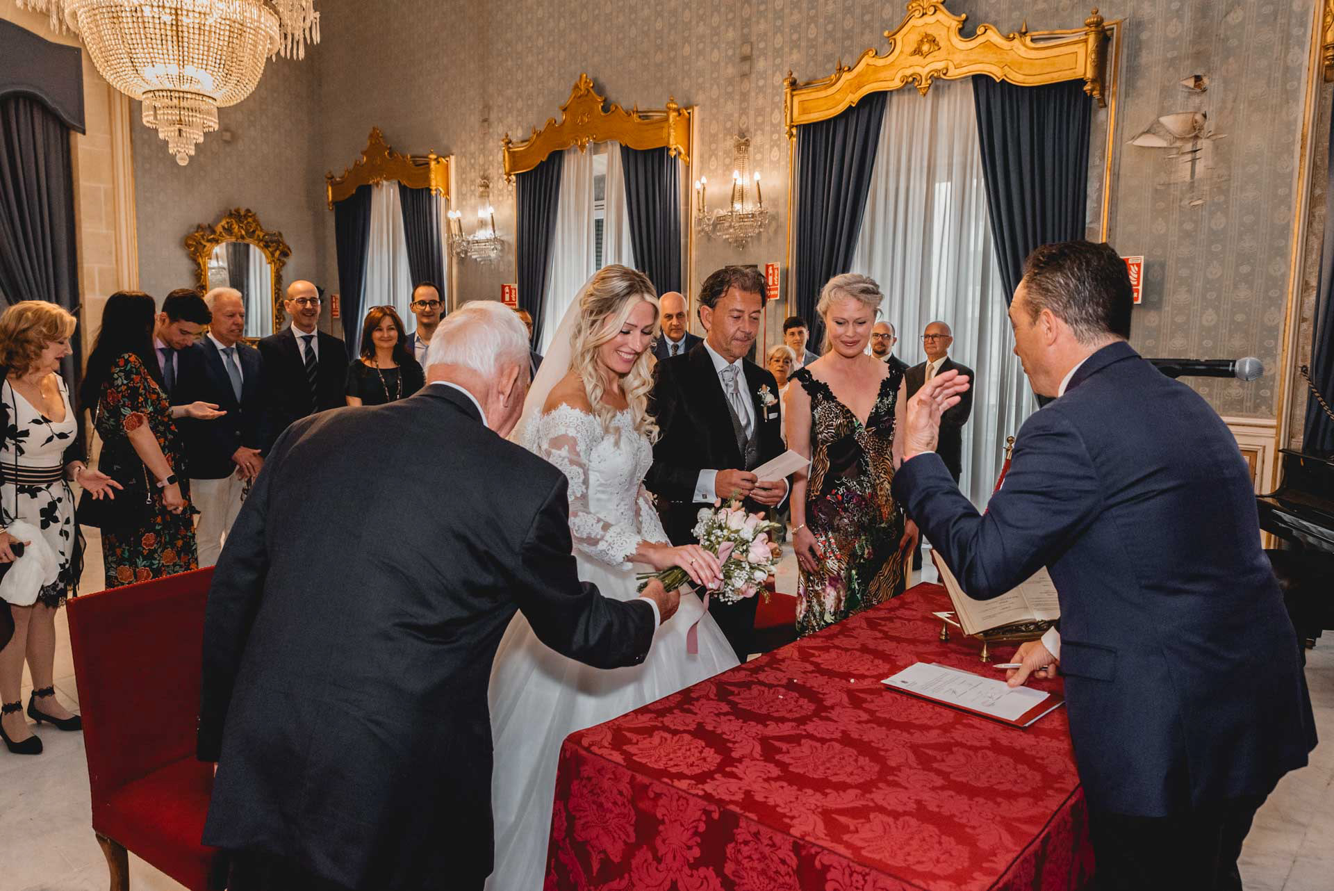 fotógrafo de bodas en el ayuntamiento  alicante 