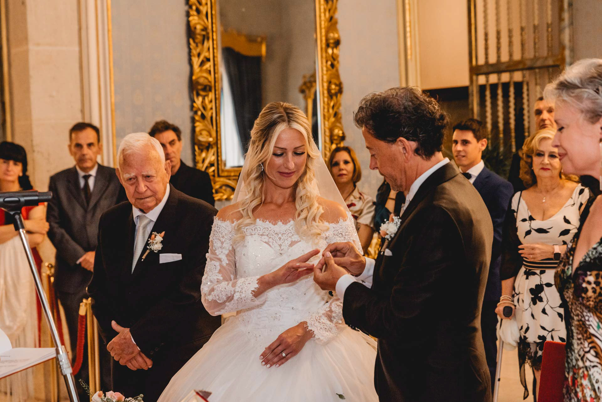 fotógrafo de bodas en el ayuntamiento  alicante 