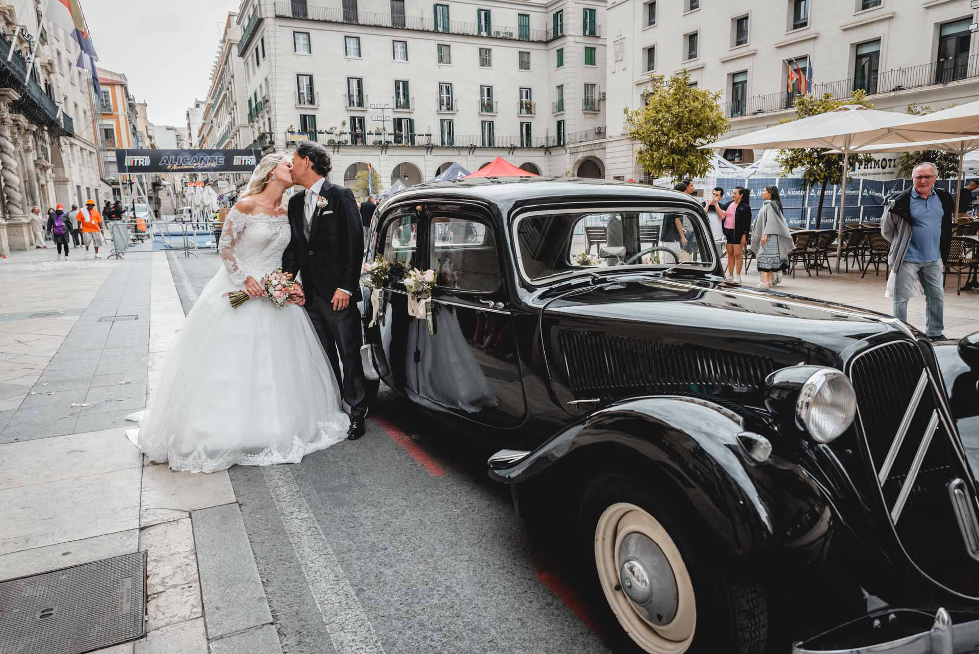 fotógrafo de bodas en el ayuntamiento  alicante 
