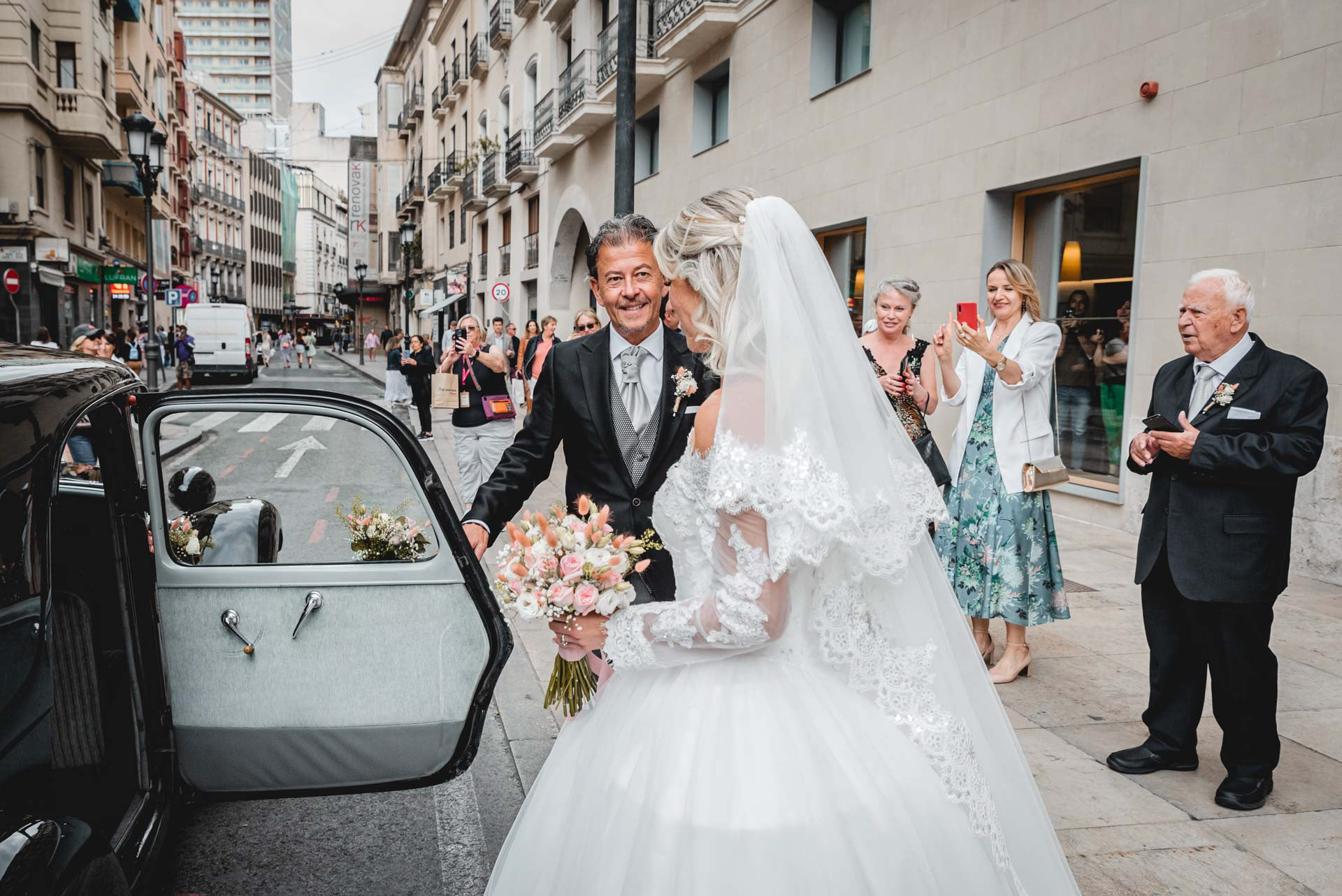 fotógrafo de bodas en el ayuntamiento  alicante 