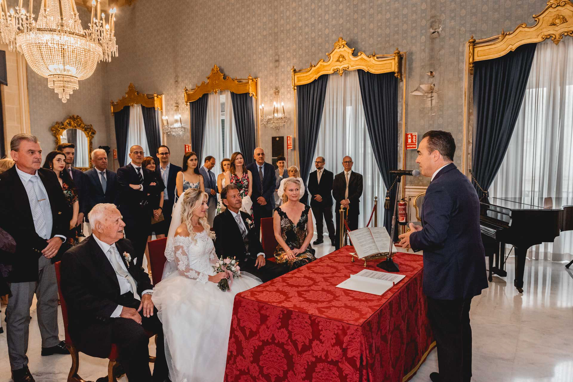 fotógrafo de bodas en el ayuntamiento  alicante 