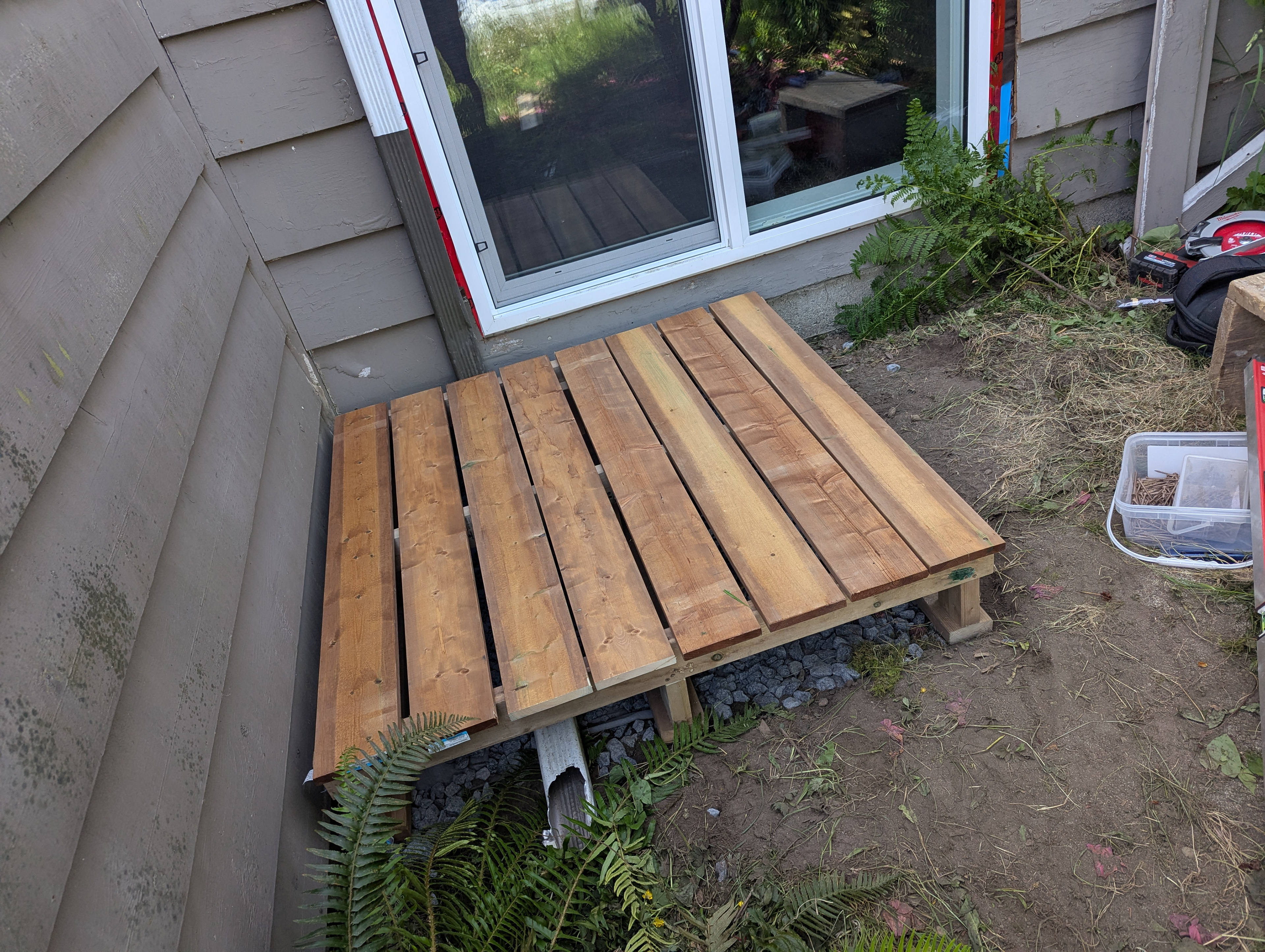 And a platform made a lot of sense to me! Additionally taming some weeds that were not good ones for kitty nibbles.