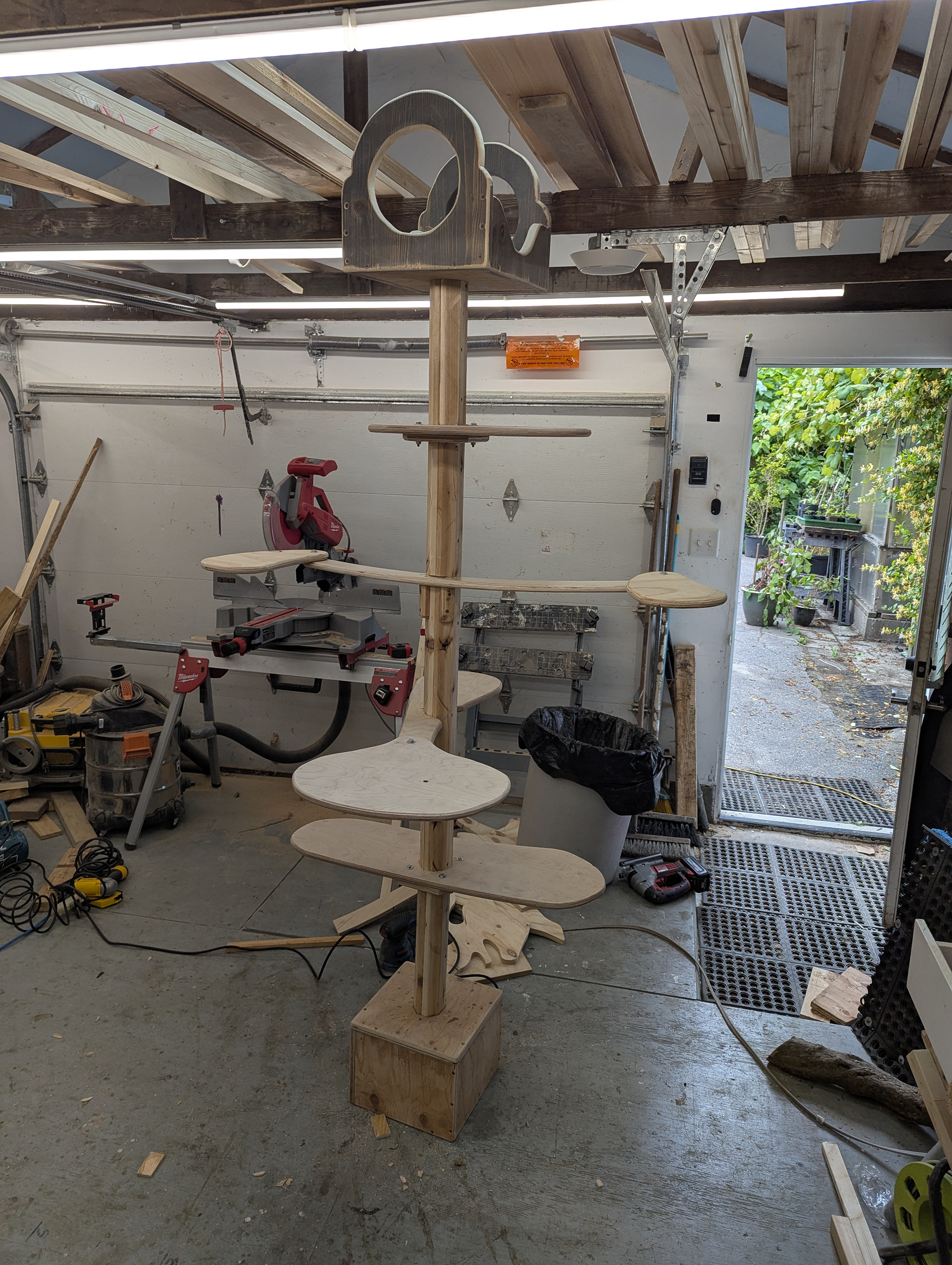 Jodi was one of my first potential clients and the timing didn't work out for me to build a big tree for inside her place. I was finally able to take on the project!